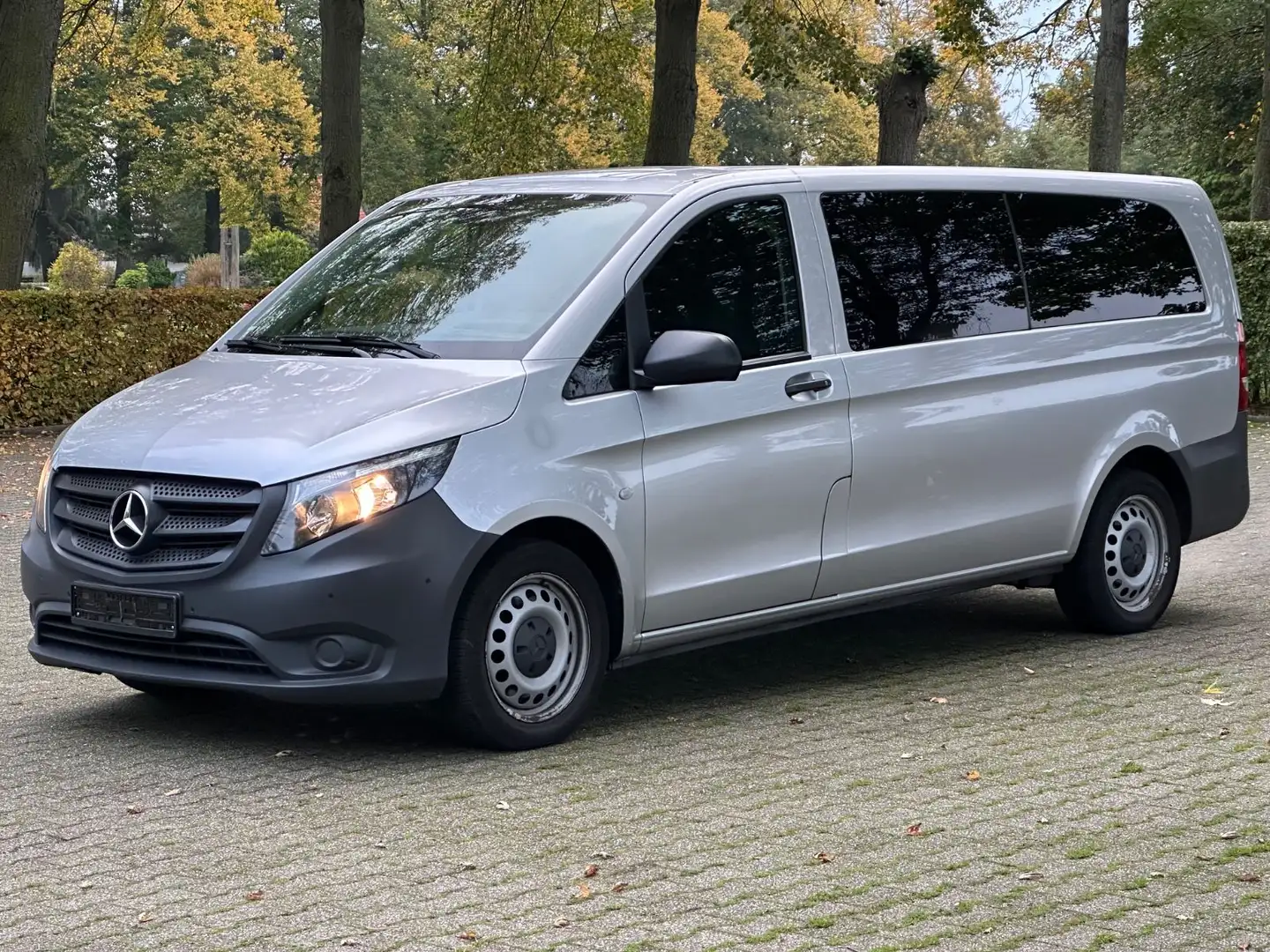 Mercedes-Benz Vito Tourer 119CDI*EXTRA-LANG*9-SITZER*9-G*AHK Silber - 2