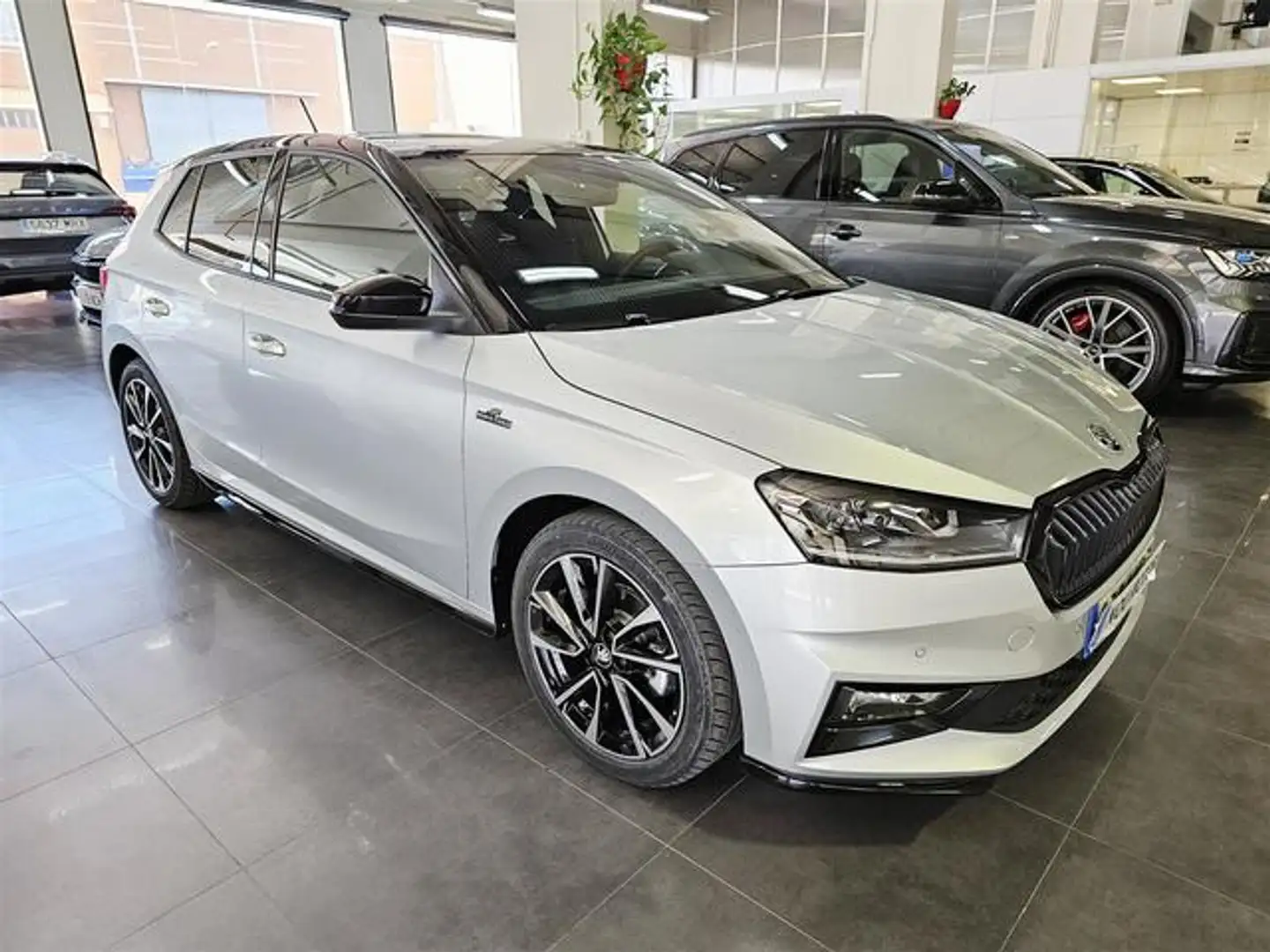 Skoda Fabia 1.5 TSI Monte Carlo DSG 110kW Plateado - 2