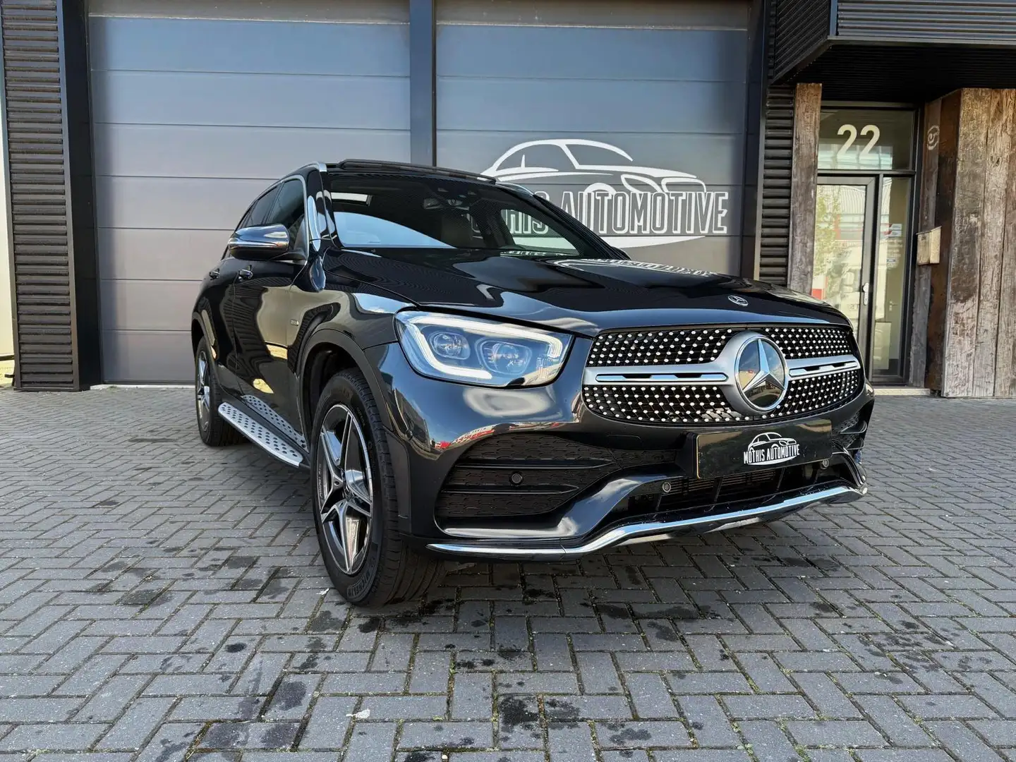 Mercedes-Benz GLC 300 300e 4MATIC Advantage AMG Panorama dak Gris - 2