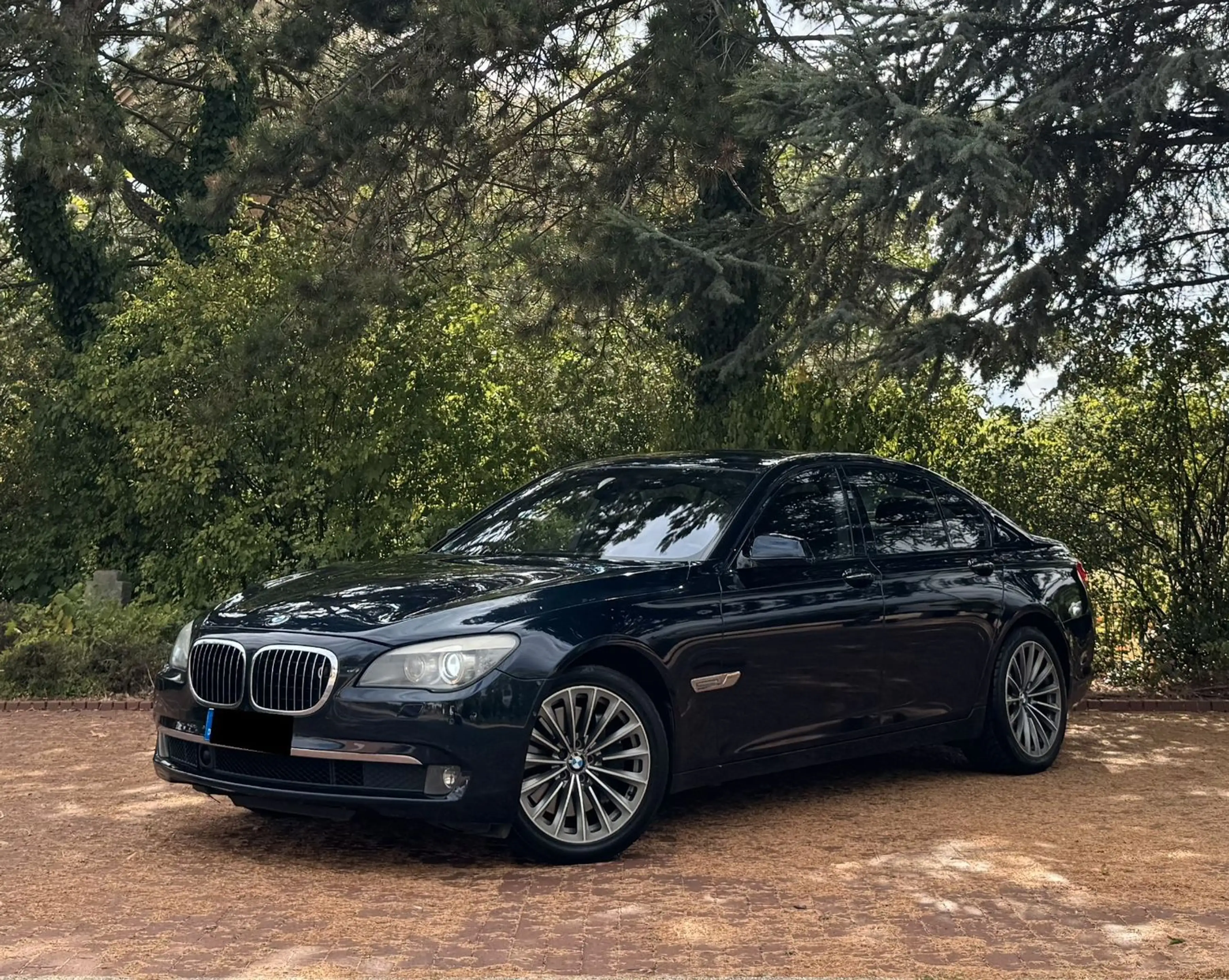 BMW 750 i|Navi|Xenon|Kamera|PDC|Shzg|Head-Up!
