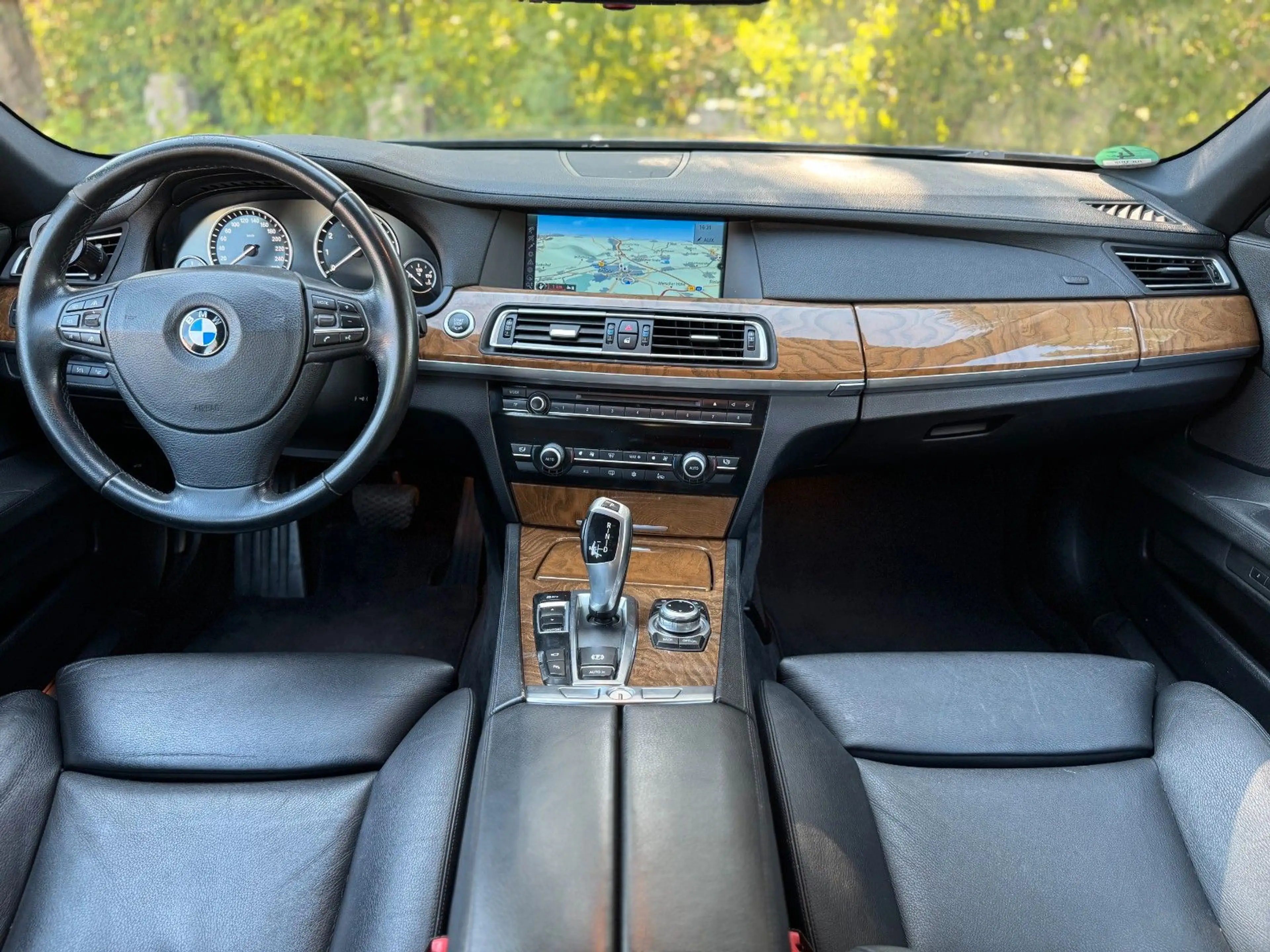 BMW 750 i|Navi|Xenon|Kamera|PDC|Shzg|Head-Up! — photo 16