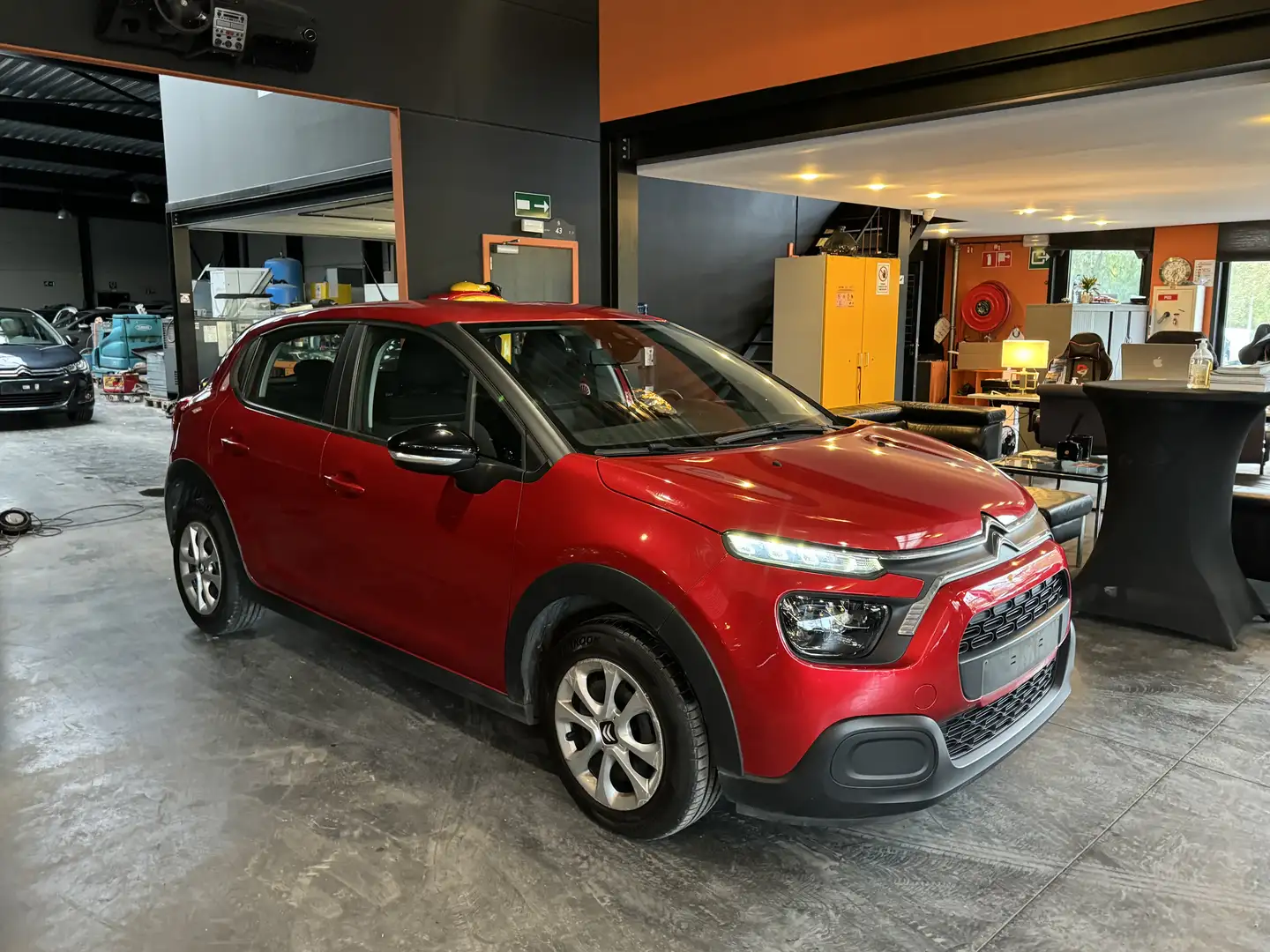 Citroen C3 1.2i - A/C - RADIO MEDIA/TEL - LIM/REG VITESSE Rood - 2