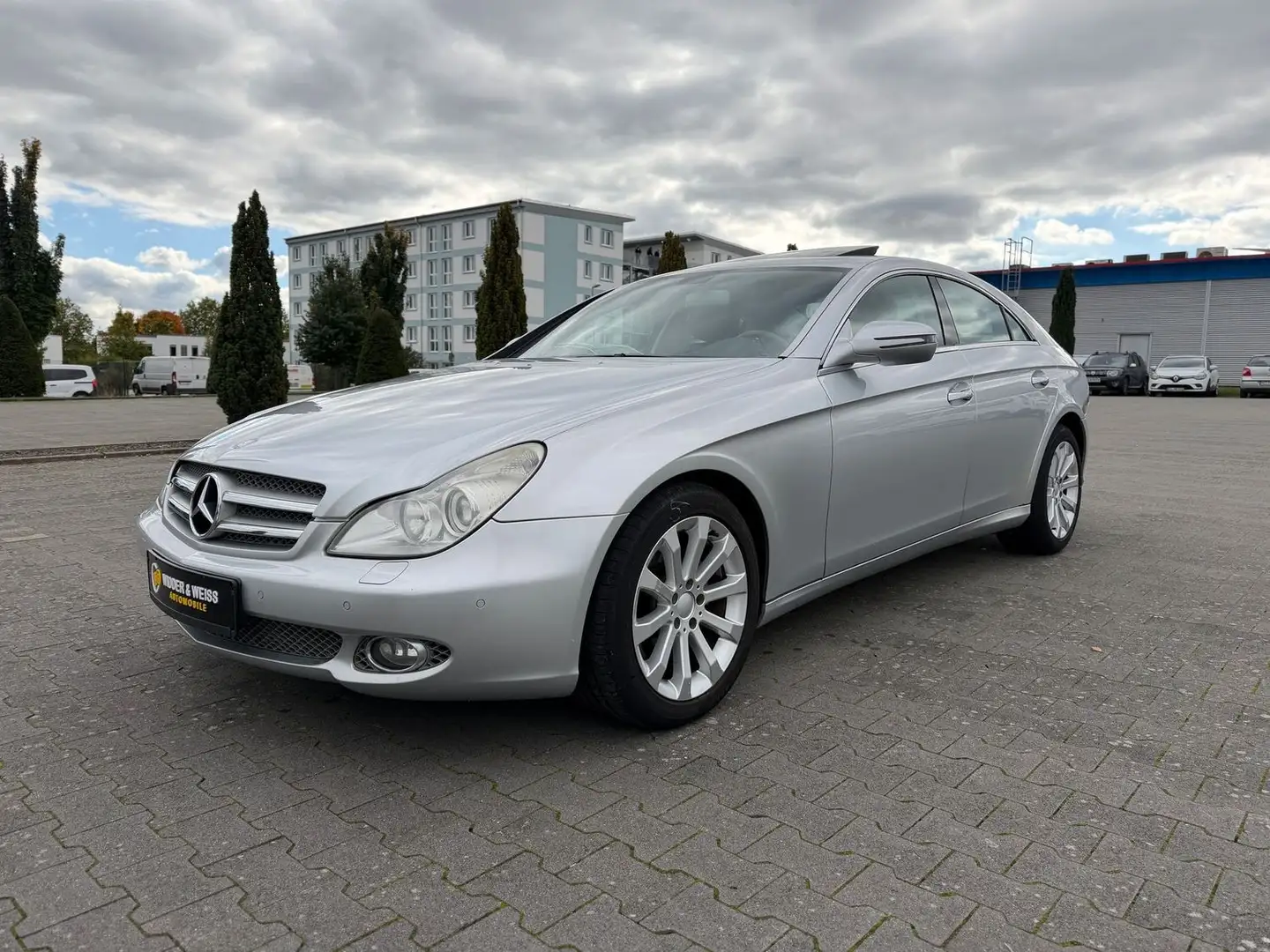 Mercedes-Benz CLS 320 CDI AUTOMATIK/NAV/S-DACH/H&K/LEDER/S-HEFT Silber - 1