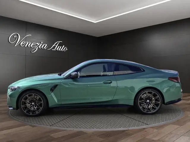 BMW M4 view 3