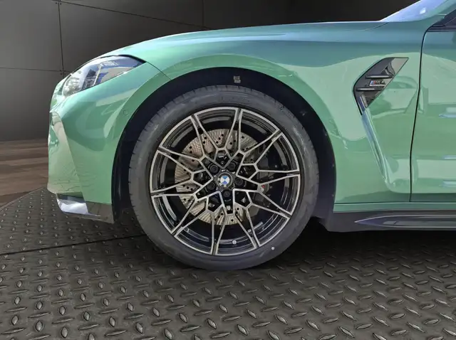 BMW M4 view 5
