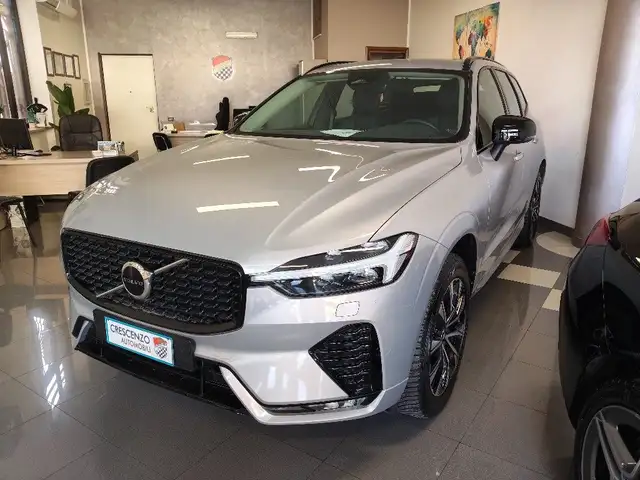 Volvo XC60 B4 (d) automatico Plus Dark - Aziendale