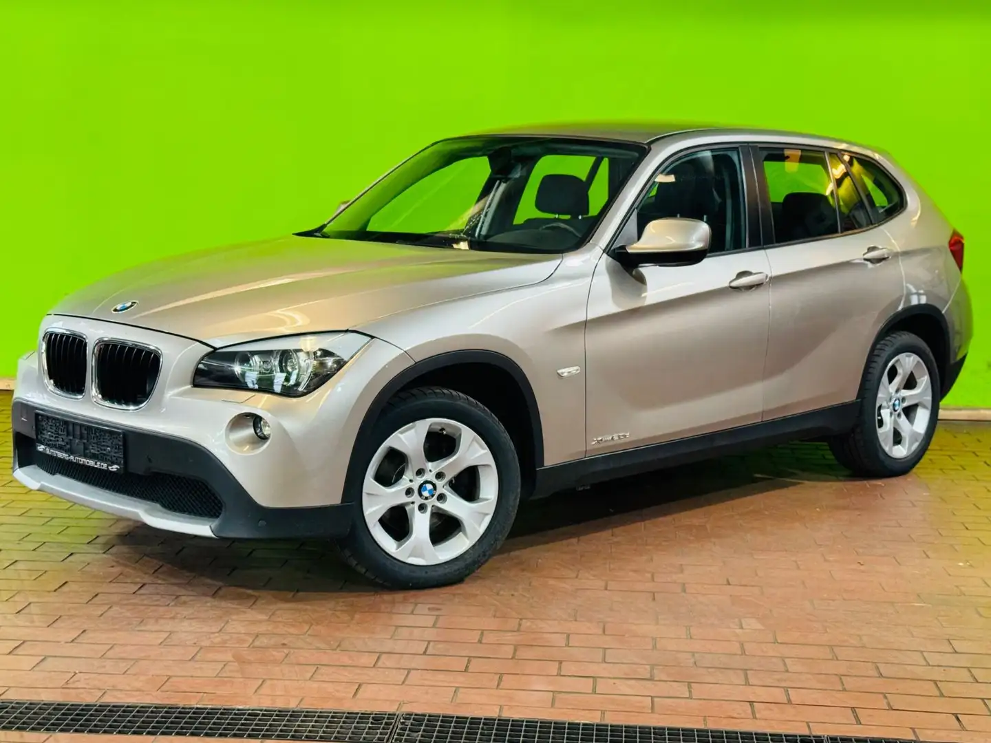 BMW X1 20 xDrive Bi Xenon Einparkhilfe Finanzierung Argent - 2