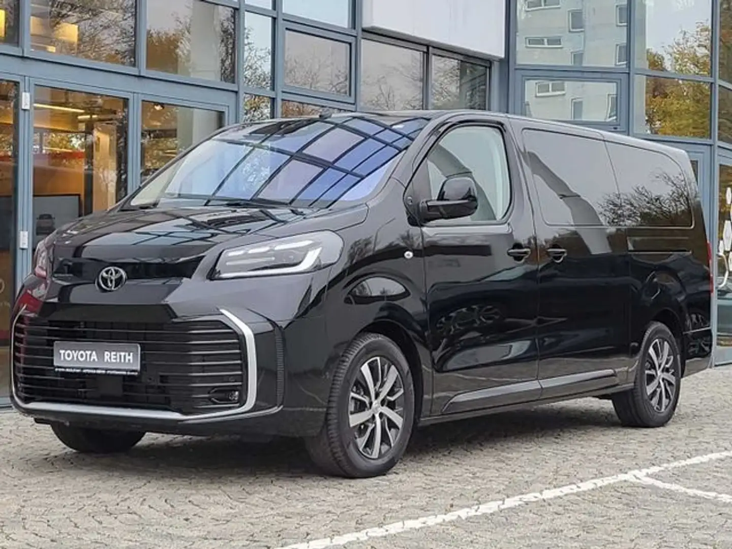 Toyota Proace 2,0-l-D-4D L2 (8-Si.) Autm. Verso Family  Navi Dig Noir - 2