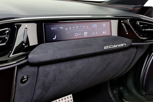 Ferrari 12cilindri view 15