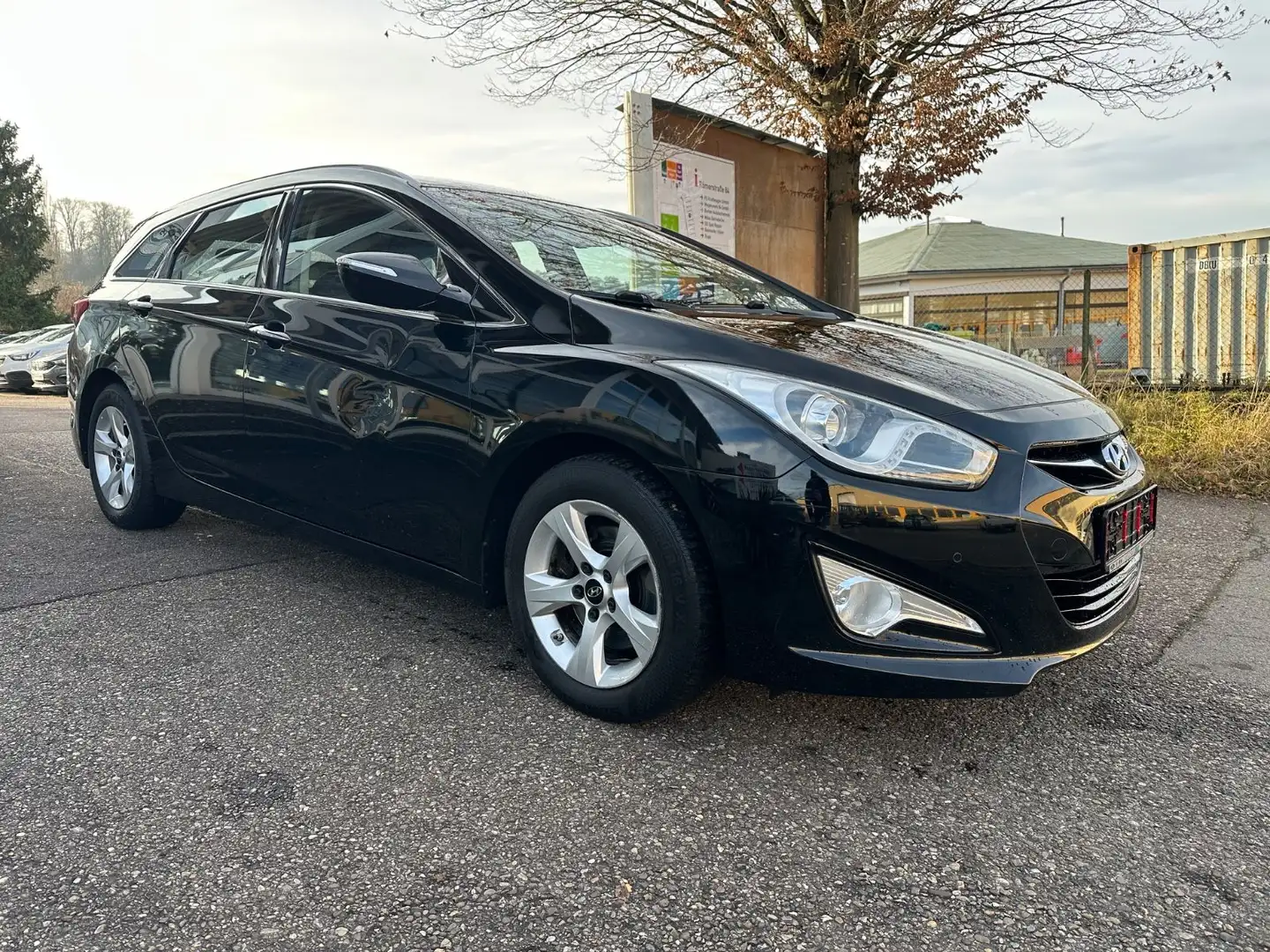 Hyundai i40 cw 1.7 CRDI Klima SHZ Rückfahr.Navi Noir - 2
