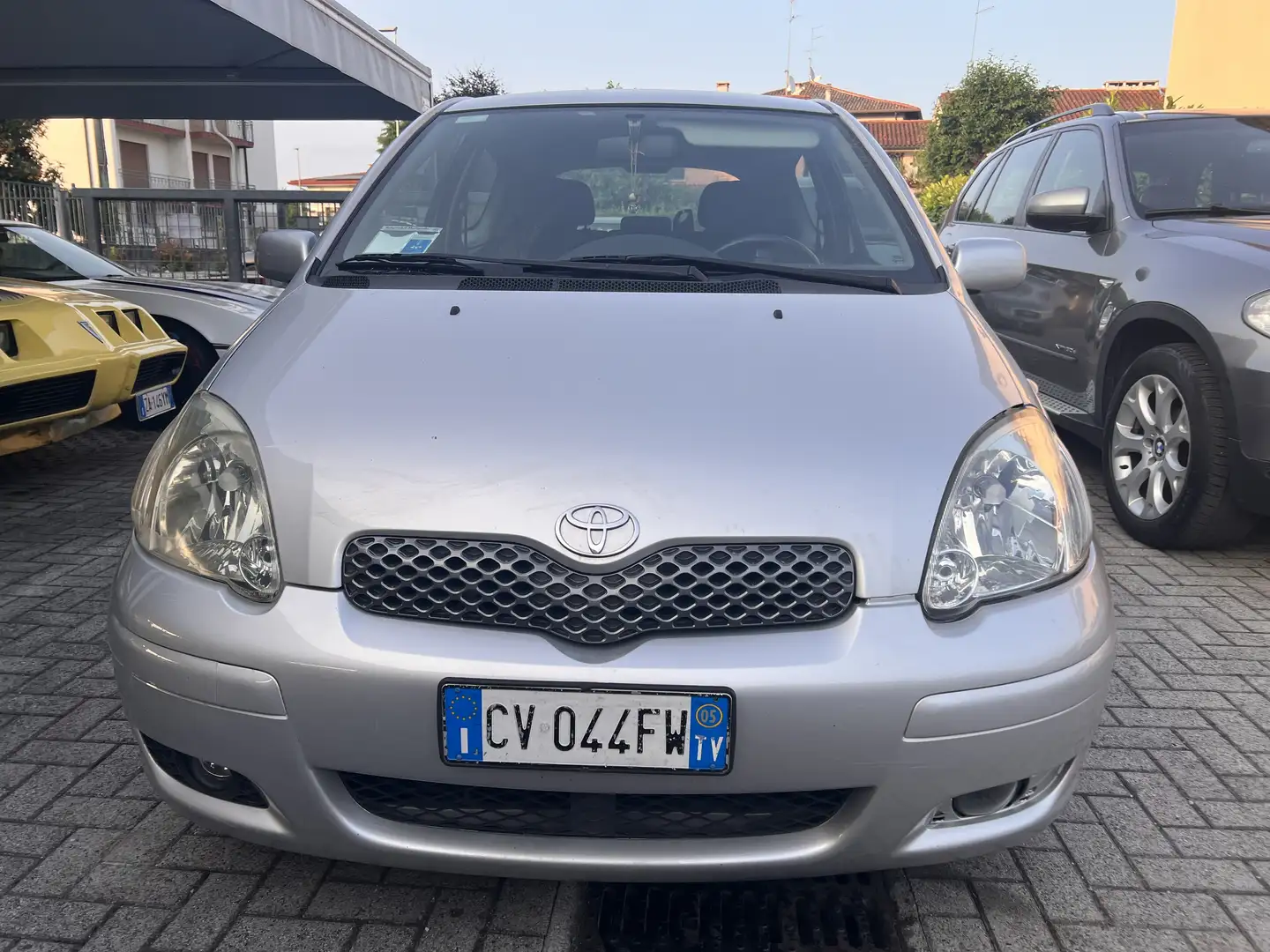 Toyota Yaris Yaris 3p 1.0 Sol Blue Argento - 2