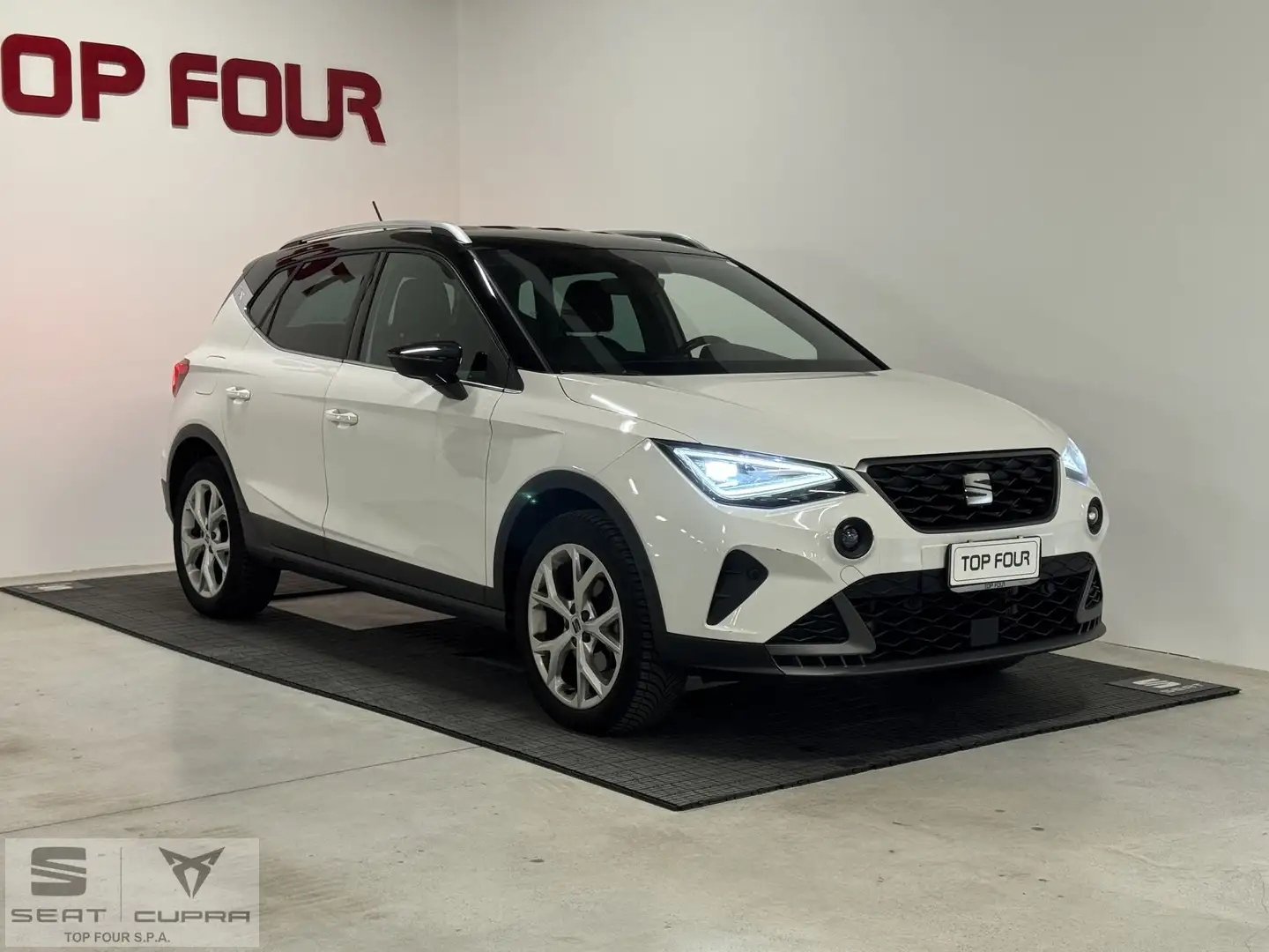 SEAT Arona Arona 1.0 EcoTSI 110 CV DSG FR Noir - 1