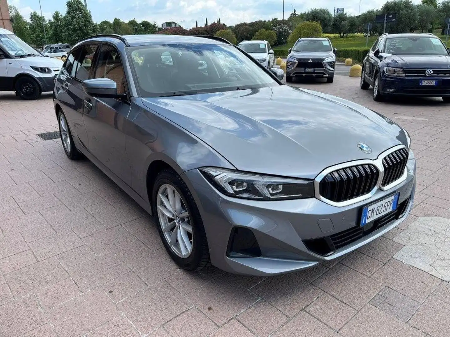 BMW 320 Serie 3  Touring 320d Touring mhev 48V xdrive auto Grigio - 2