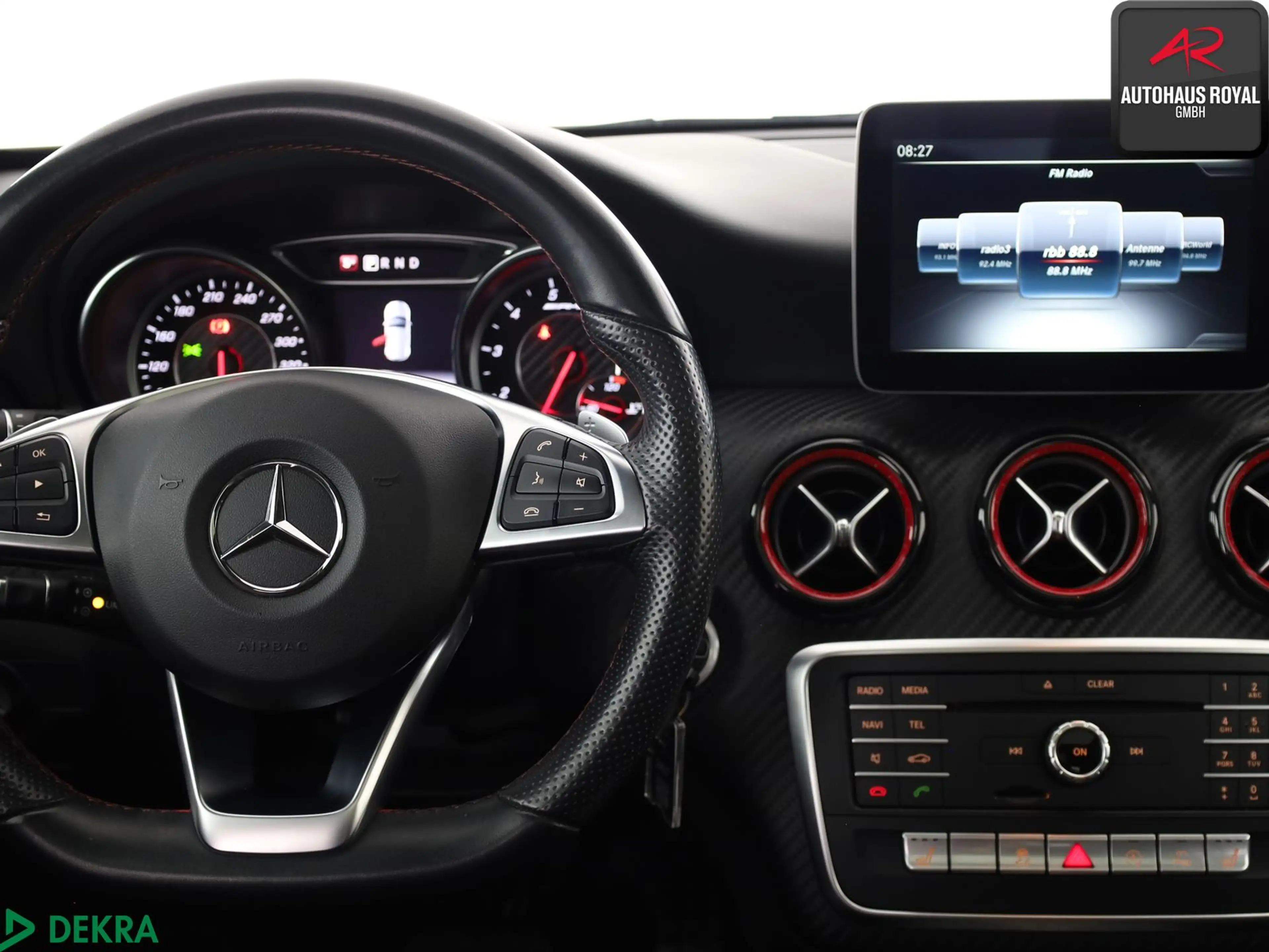 Mercedes-Benz A 45 AMG A 45 AMG 4M PANORAMA,KAMERA,SCHECKHEFT,NAVI,LED — photo 10