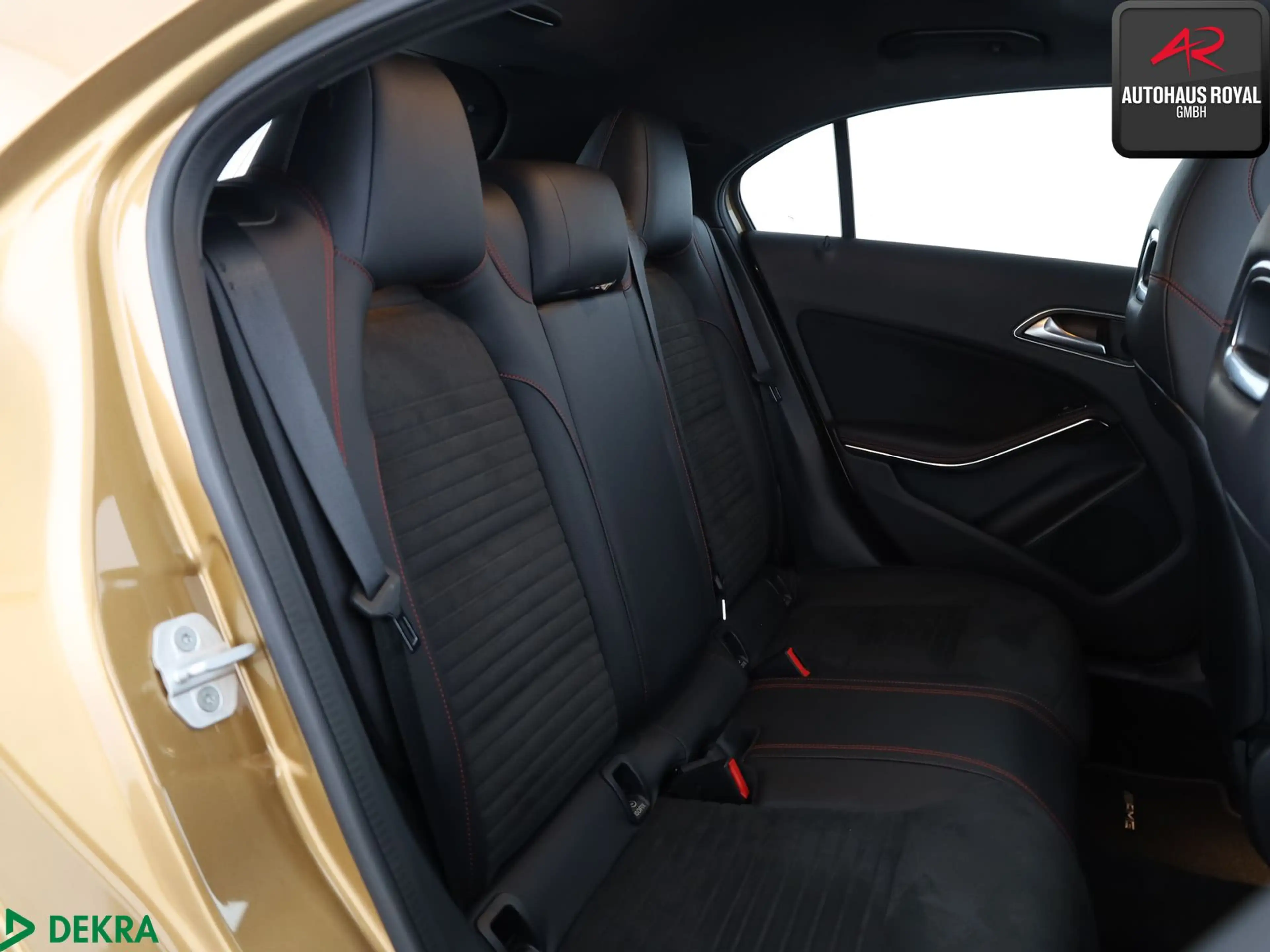 Mercedes-Benz A 45 AMG A 45 AMG 4M PANORAMA,KAMERA,SCHECKHEFT,NAVI,LED — photo 12