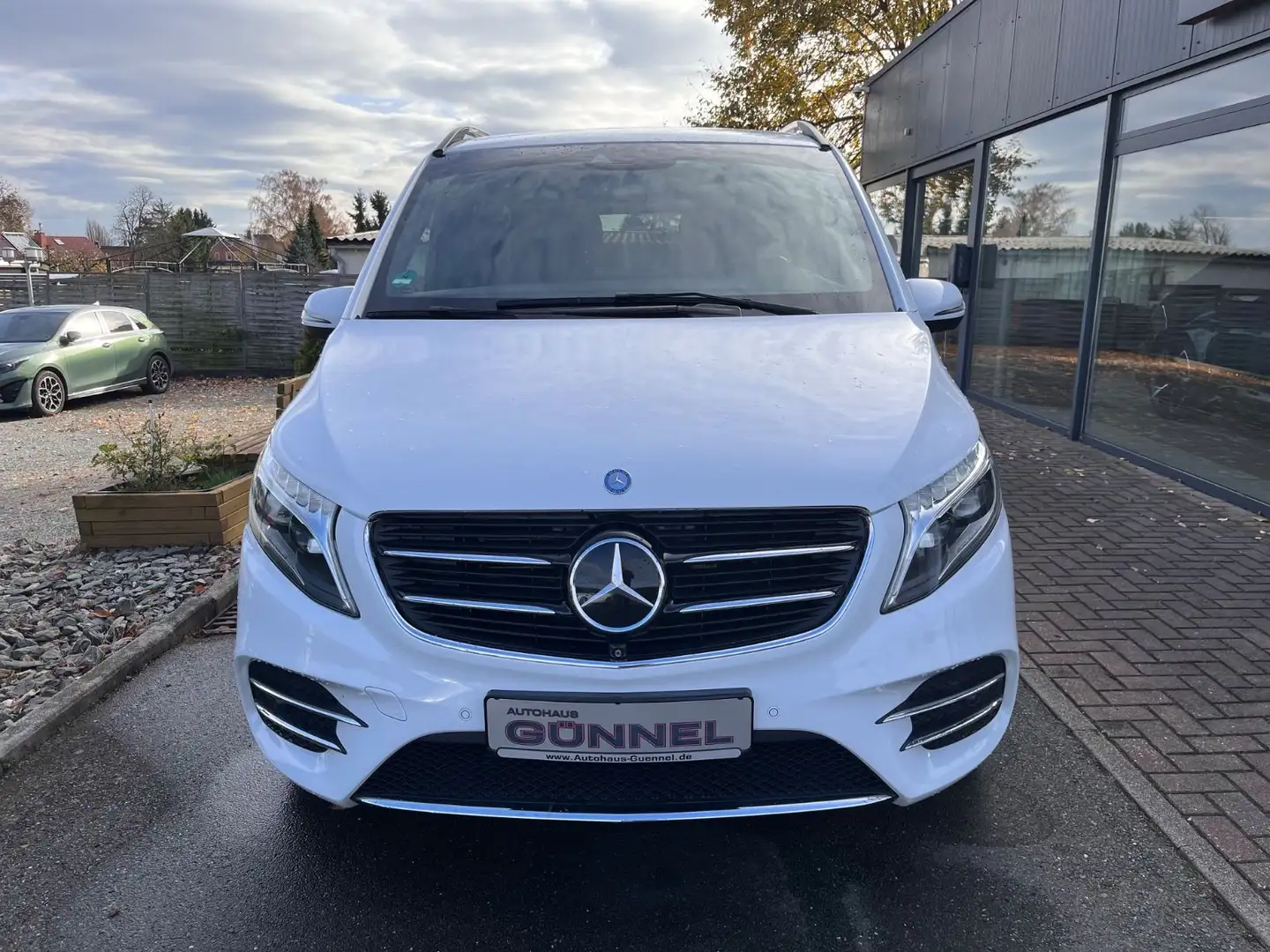 Mercedes-Benz V 250 CDI Avantgarde+AMG+LED+AHK+PANO+SHZ Weiß - 2