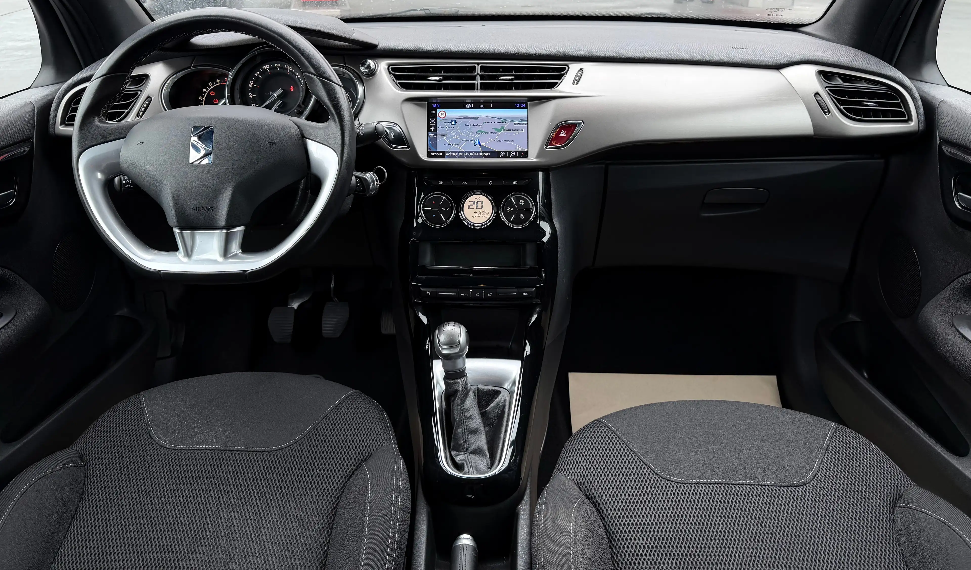 Citroen DS3 DS3 1.2i So Chic — photo 5