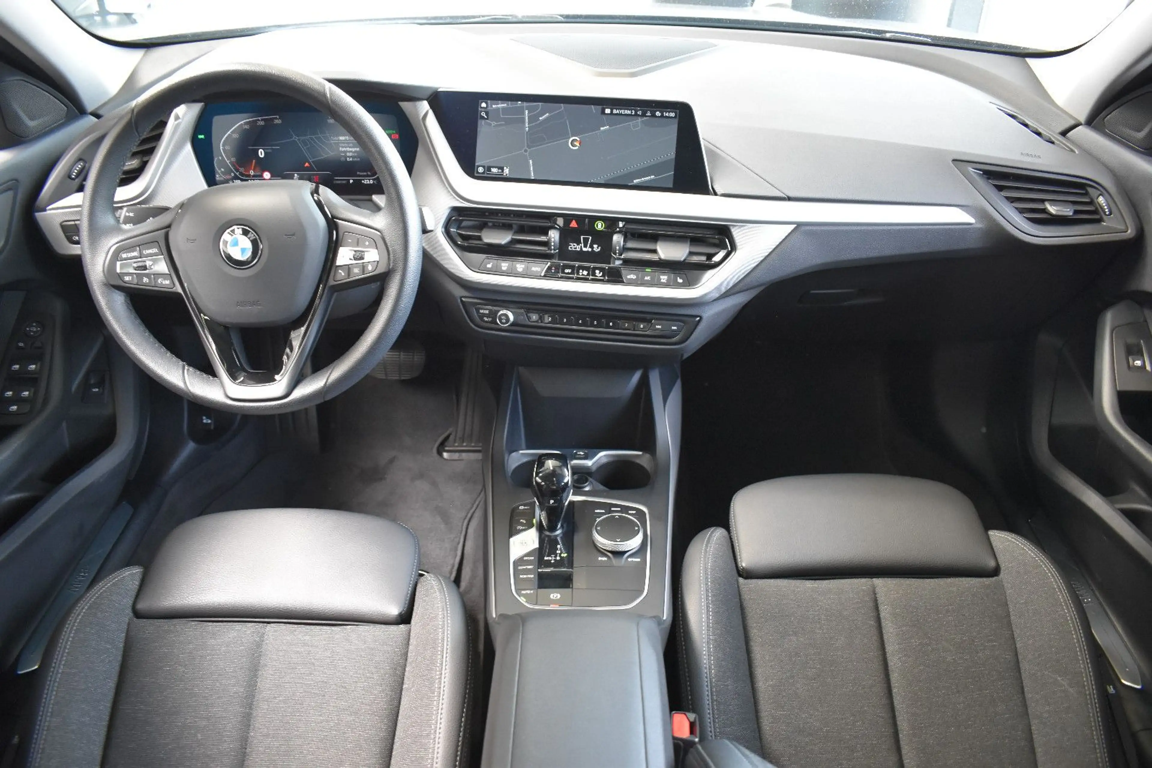 BMW 118 d Limo Advantage Aut. LED~PanoSD~DAB~LiveCo. — photo 3