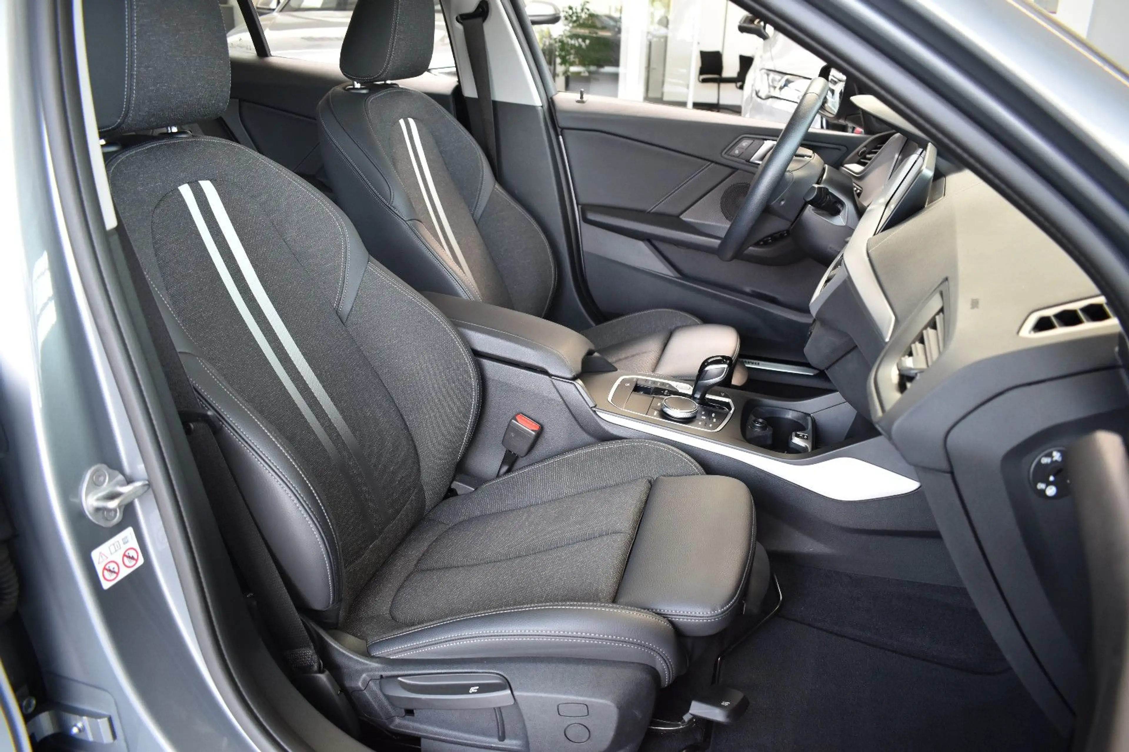 BMW 118 d Limo Advantage Aut. LED~PanoSD~DAB~LiveCo. — photo 9