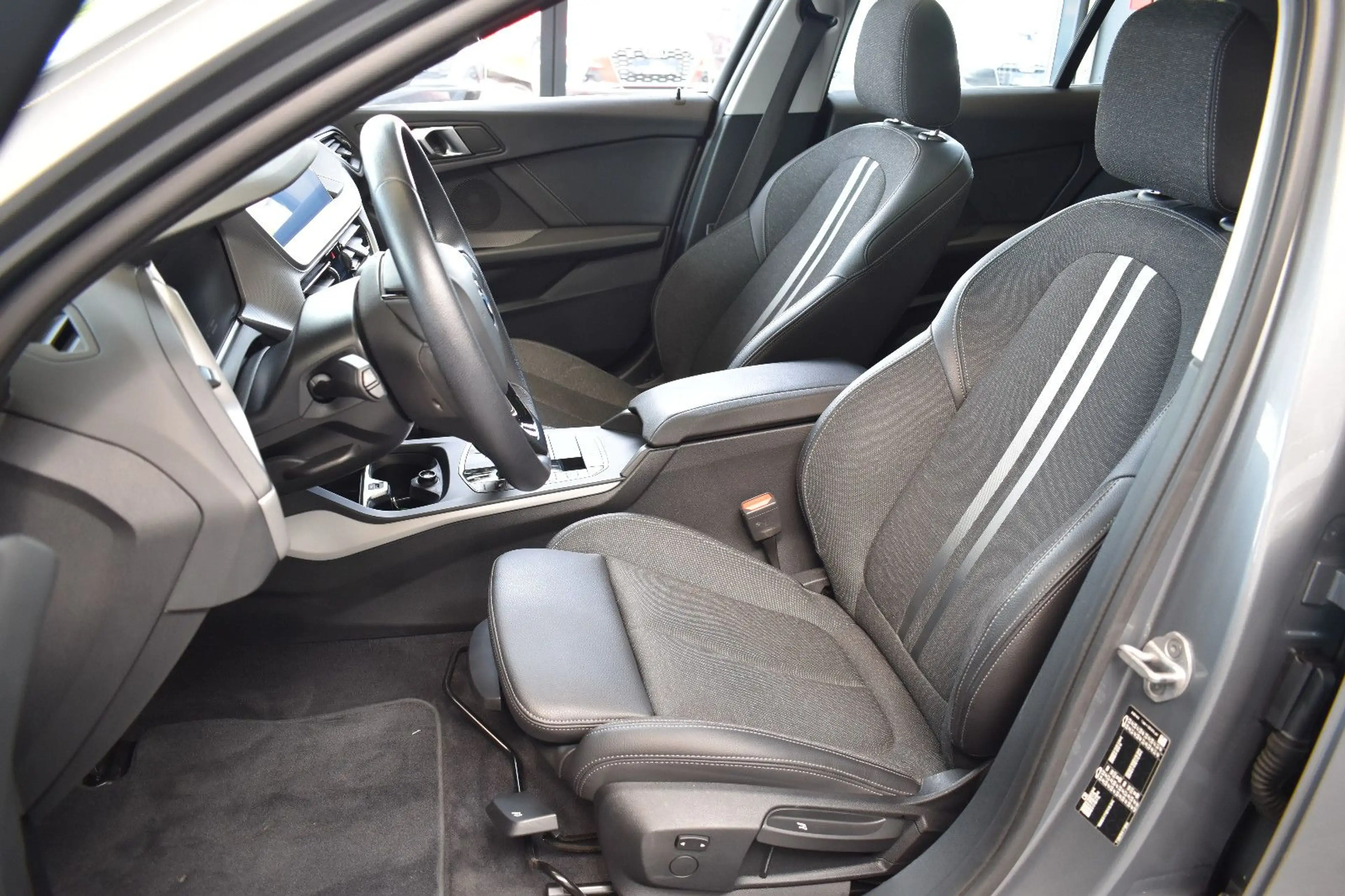 BMW 118 d Limo Advantage Aut. LED~PanoSD~DAB~LiveCo. — photo 8
