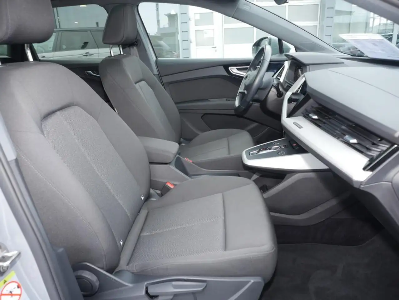 Audi Q4 e-tron 35 ACC Alu 19" CarPlay Pano RüKa SHZ 6