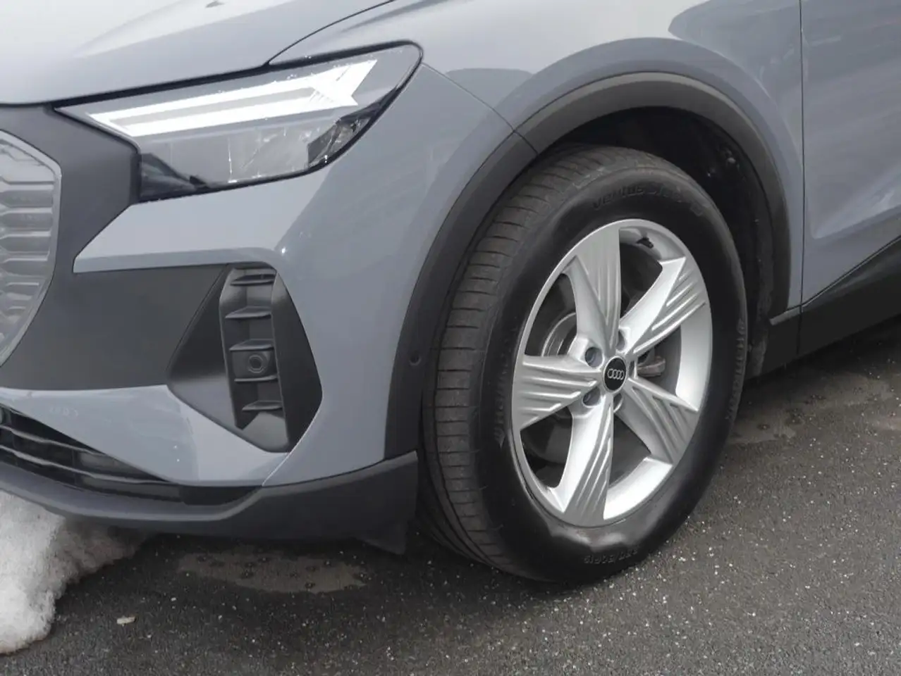 Audi Q4 e-tron 35 ACC Alu 19" CarPlay Pano RüKa SHZ 12