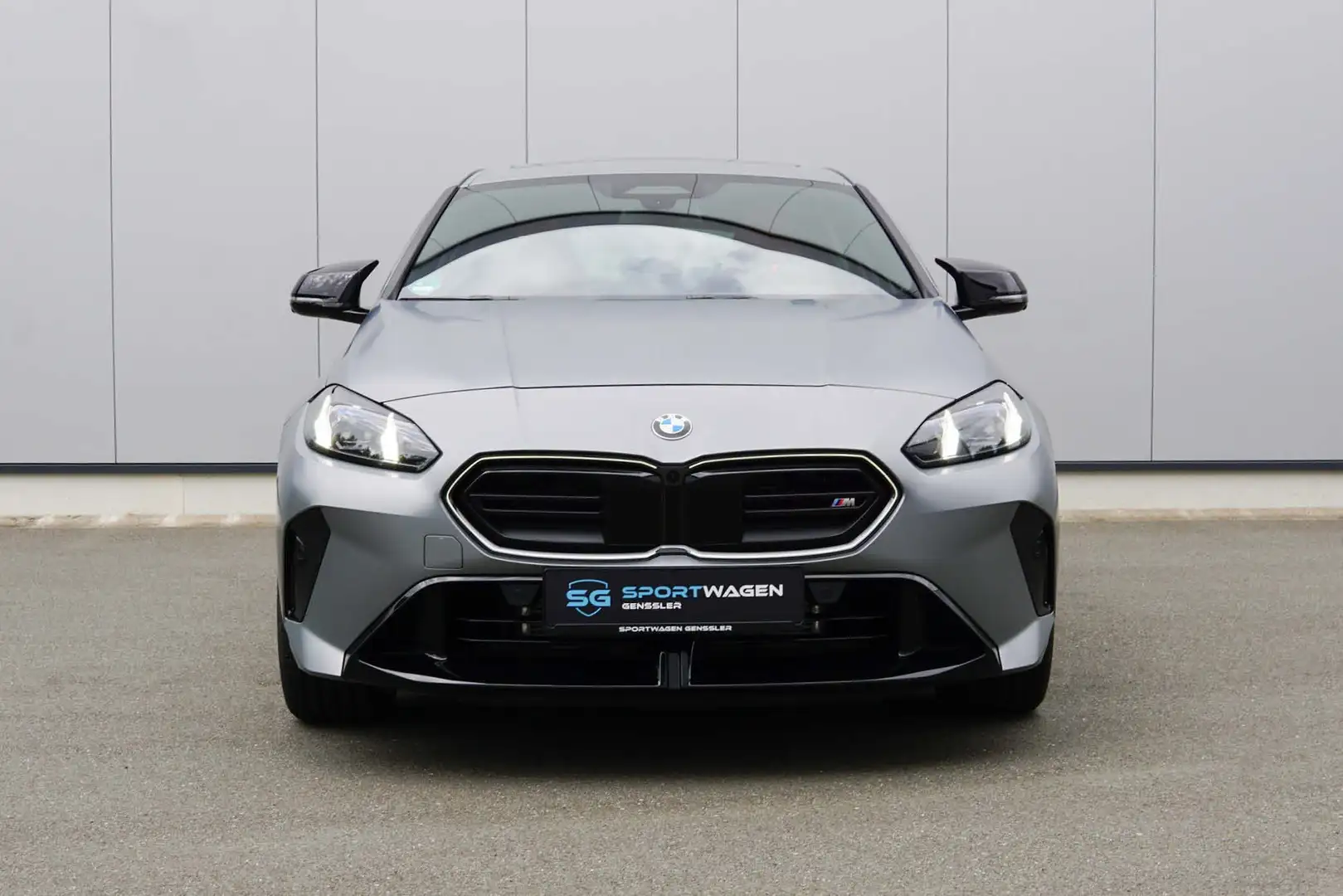 BMW M1 35i xDrive Limousine Сірий - 2