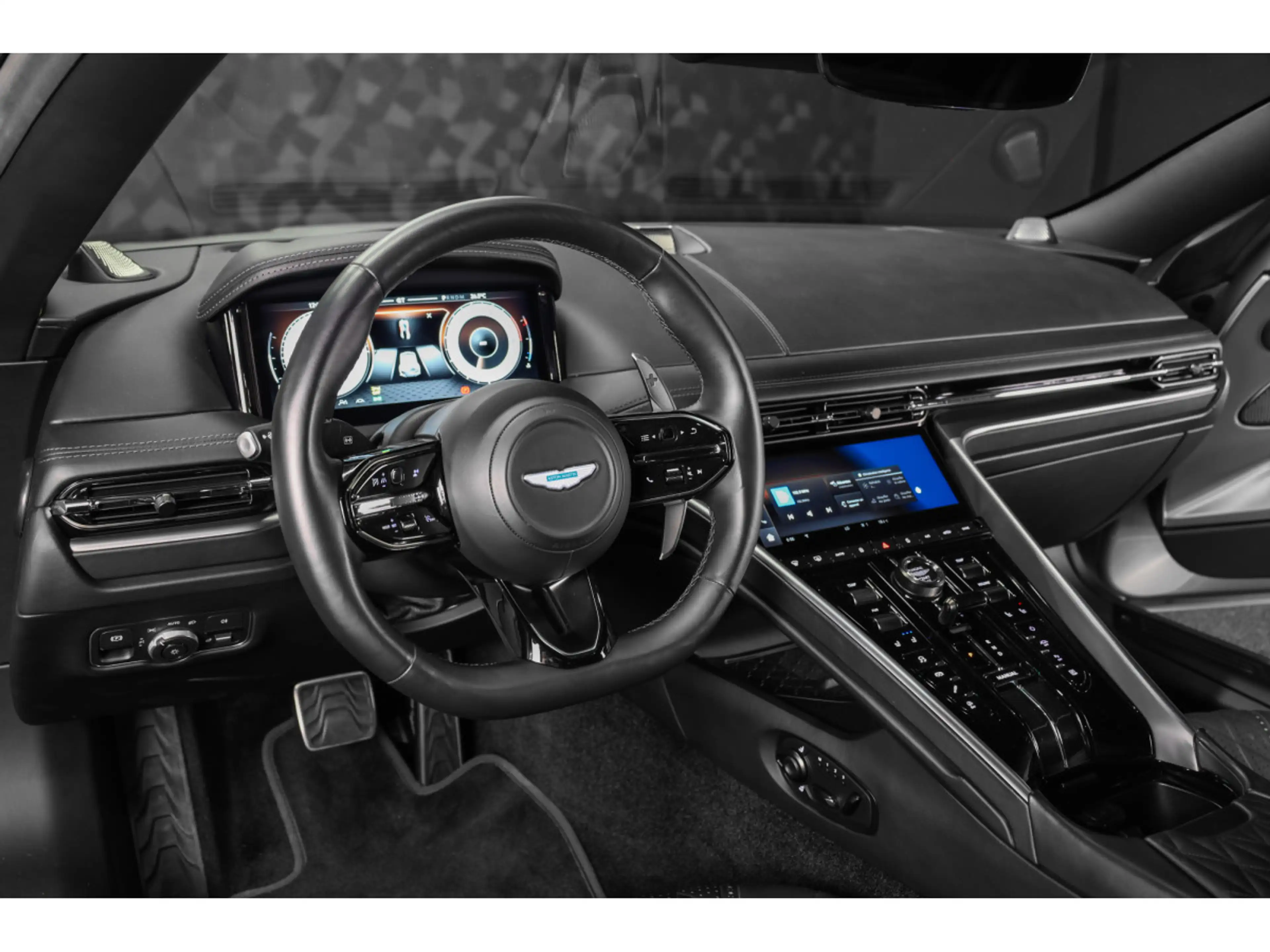 Aston Martin DB12 V8 Twin Turbo - ALUMINITE SILVER — photo 8