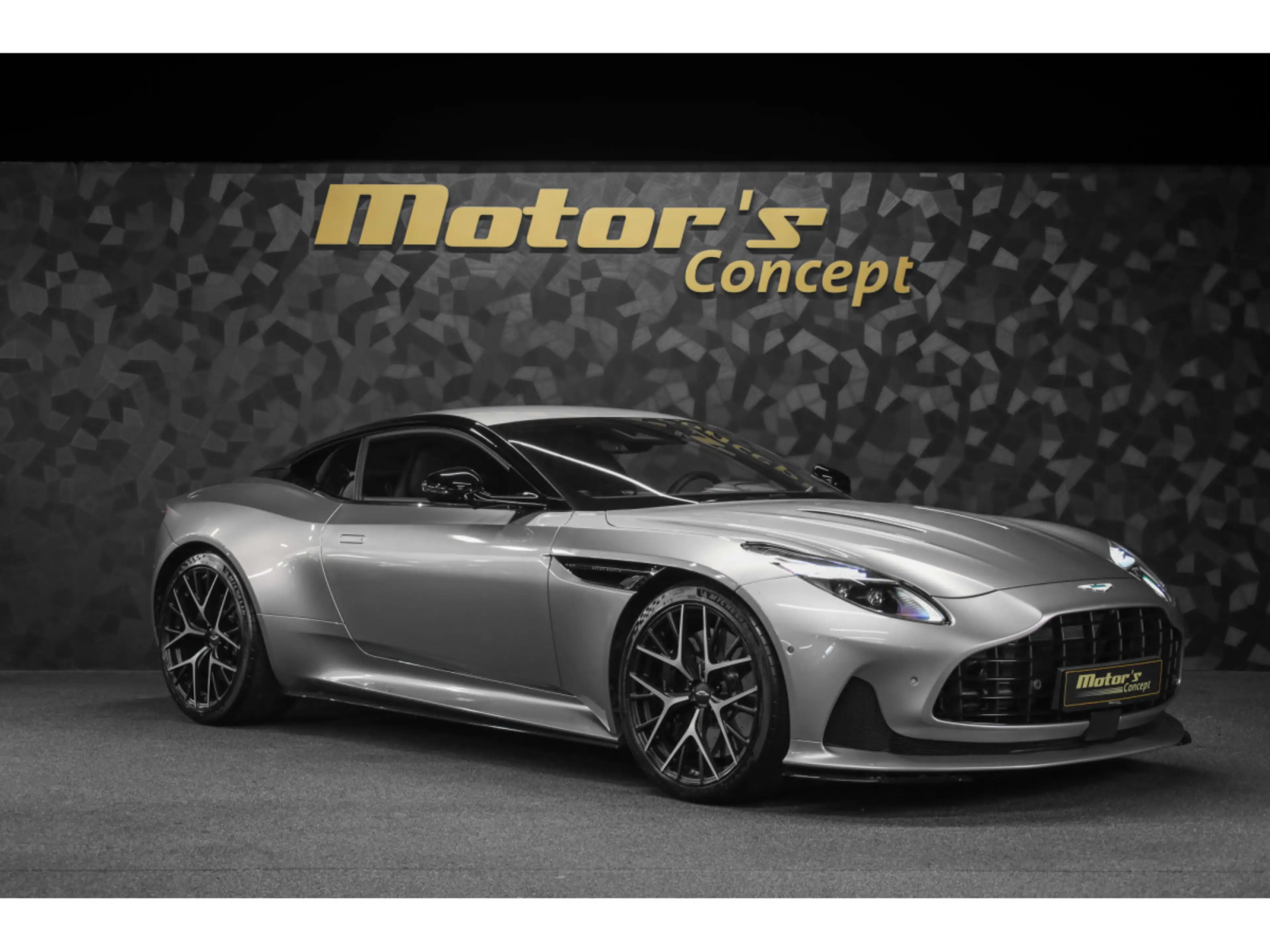 Aston Martin DB12 V8 Twin Turbo - ALUMINITE SILVER — photo 6