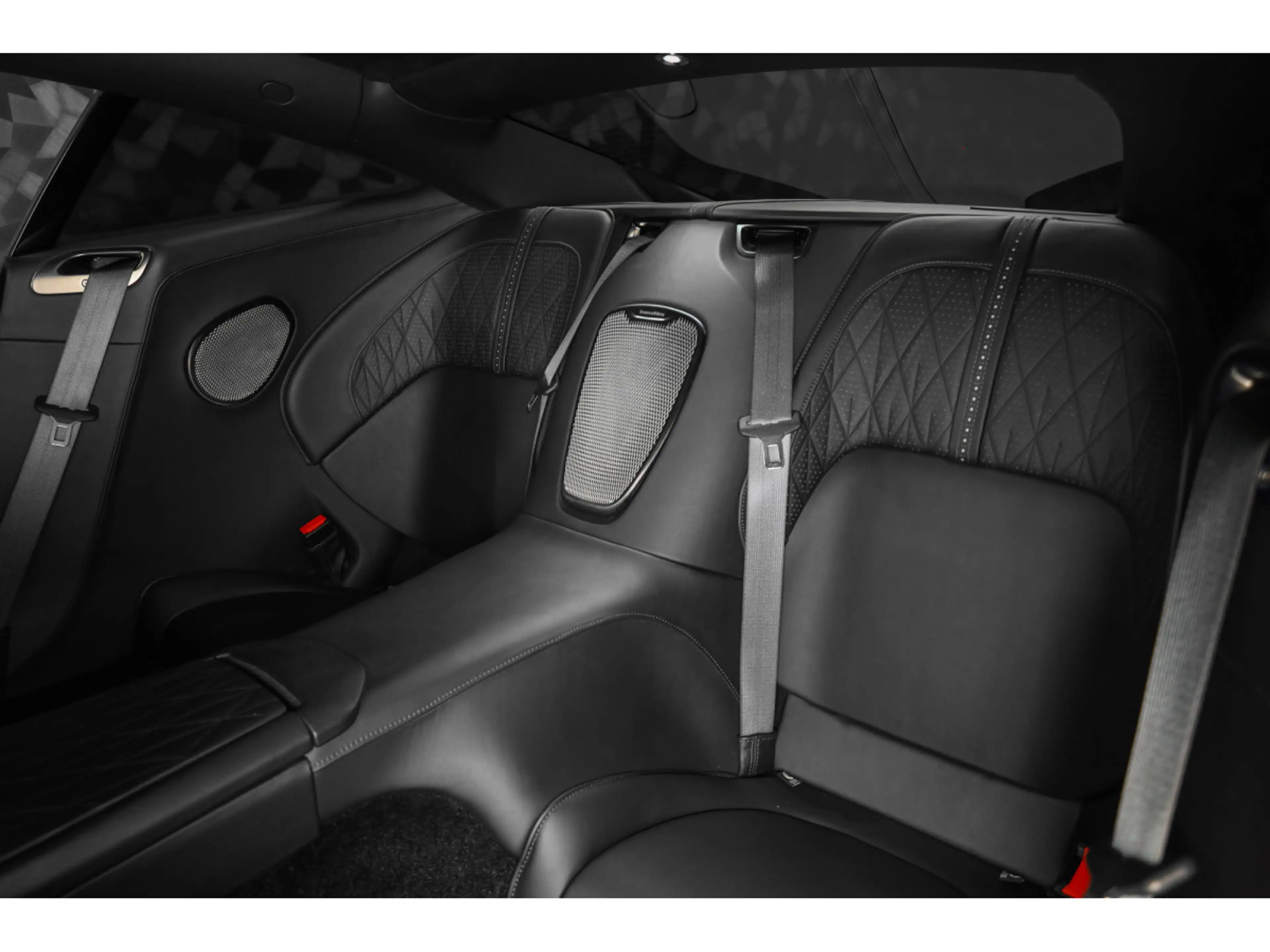 Aston Martin DB12 V8 Twin Turbo - ALUMINITE SILVER — photo 14