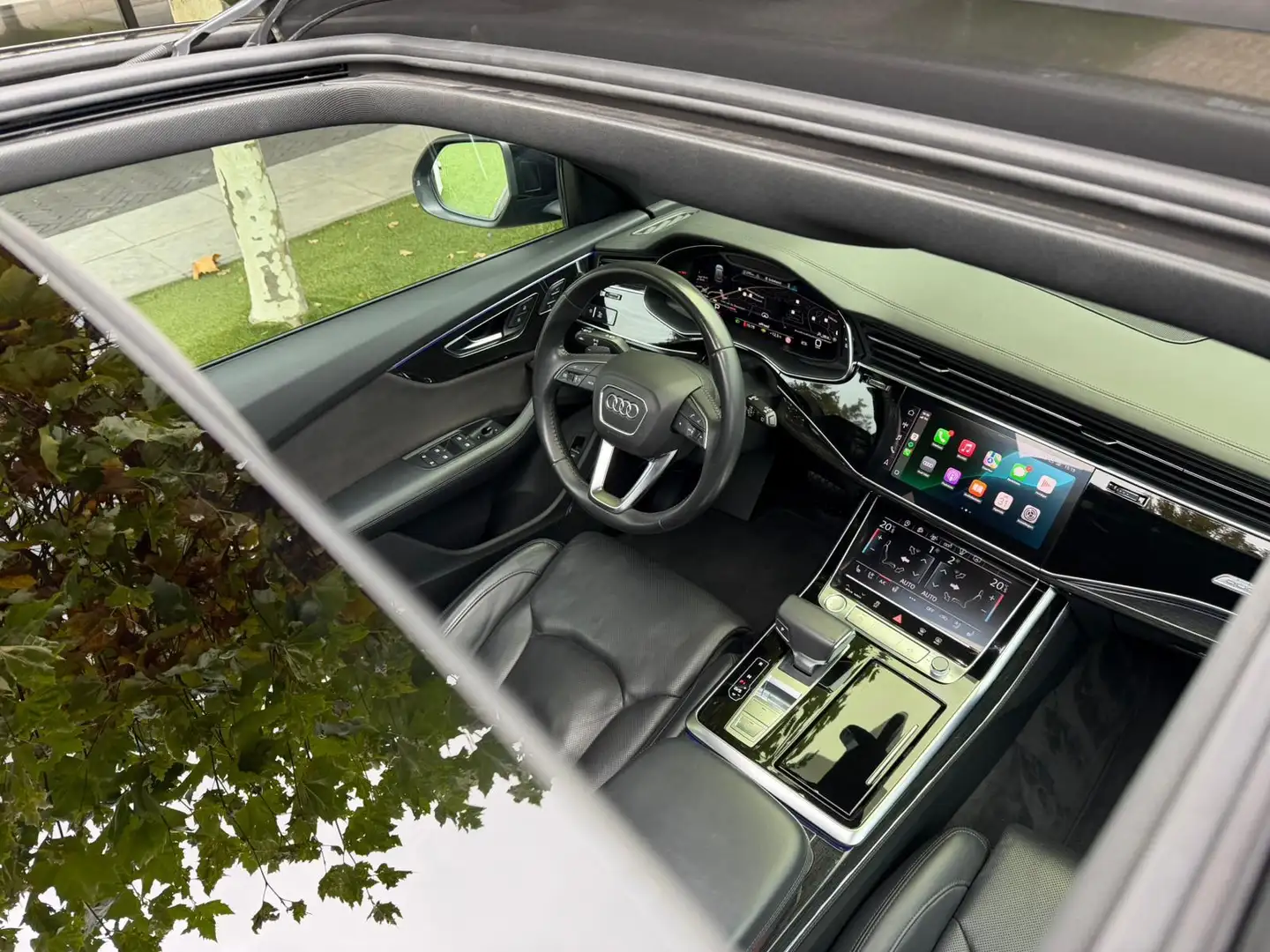 Audi Q8 50 TDI quattro S - LINE, PANO, CARPLAY, LUCHTVERIN Zwart - 2