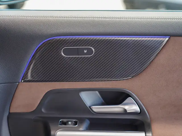 Mercedes-Benz GLA view 13