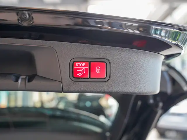 Mercedes-Benz GLA view 6