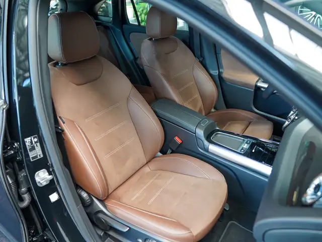 Mercedes-Benz GLA view 9