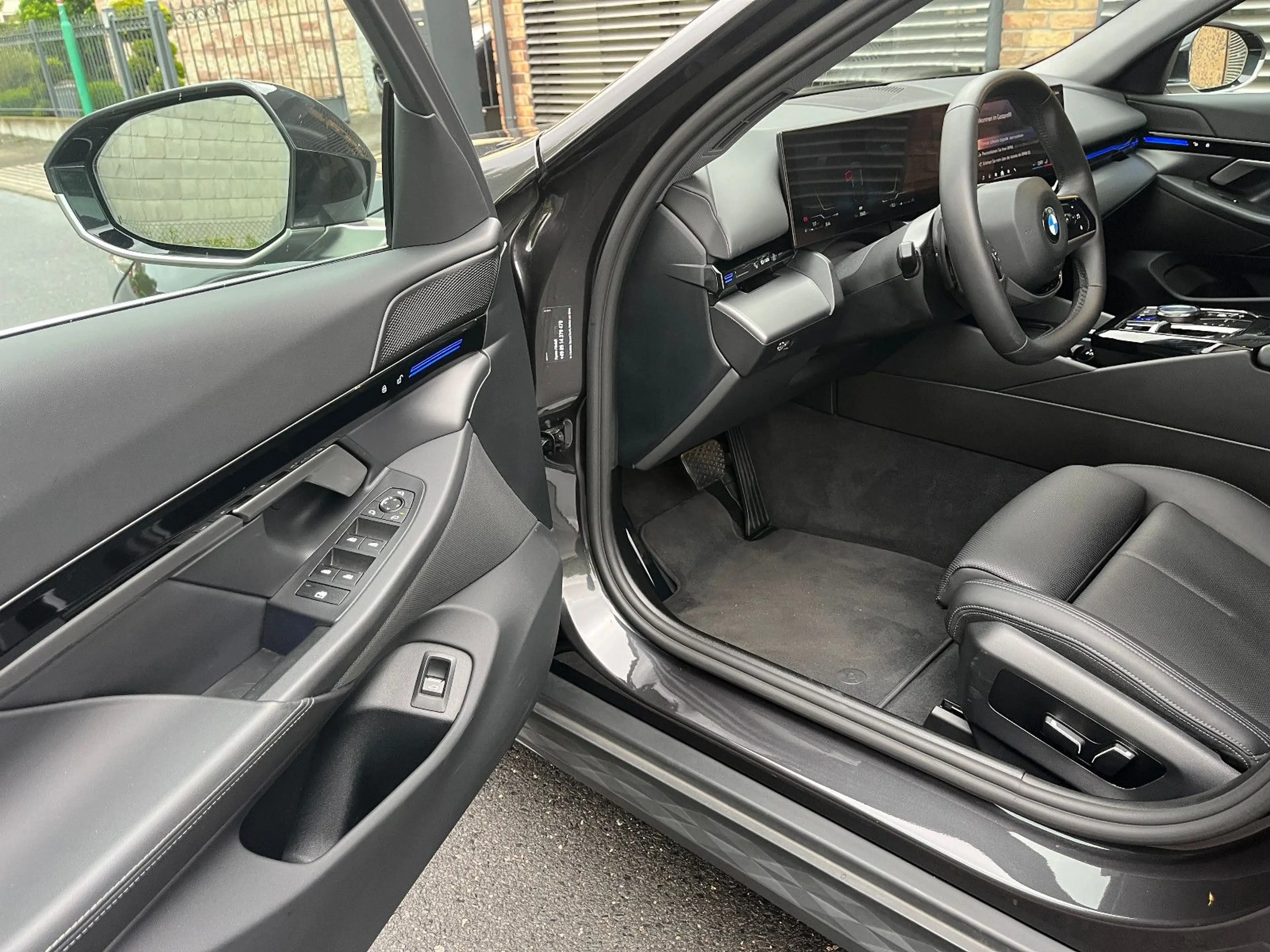 BMW 520 i Limousine adap LED Leder Sportsitz PAS 19" — photo 11