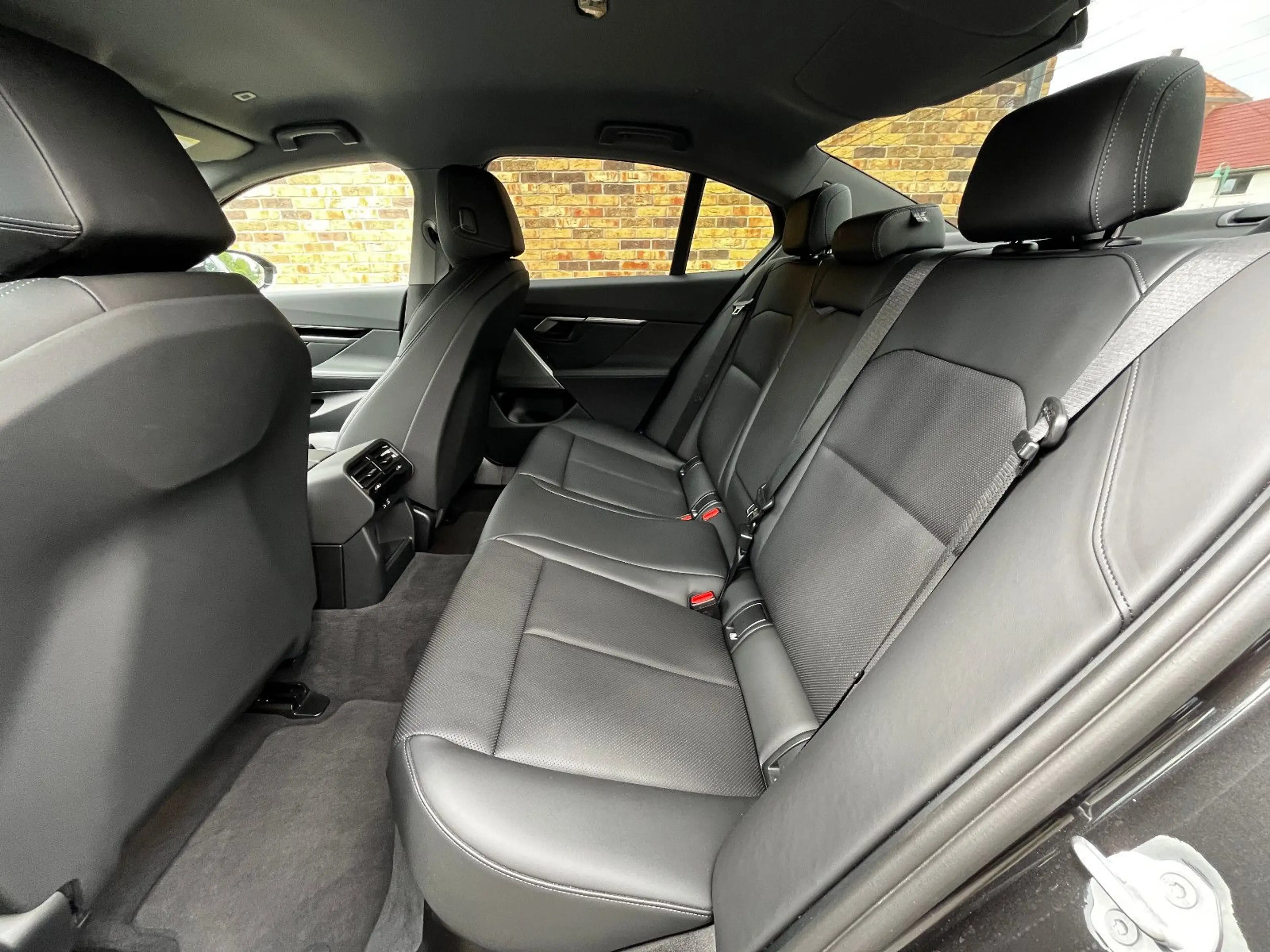 BMW 520 i Limousine adap LED Leder Sportsitz PAS 19" — photo 14