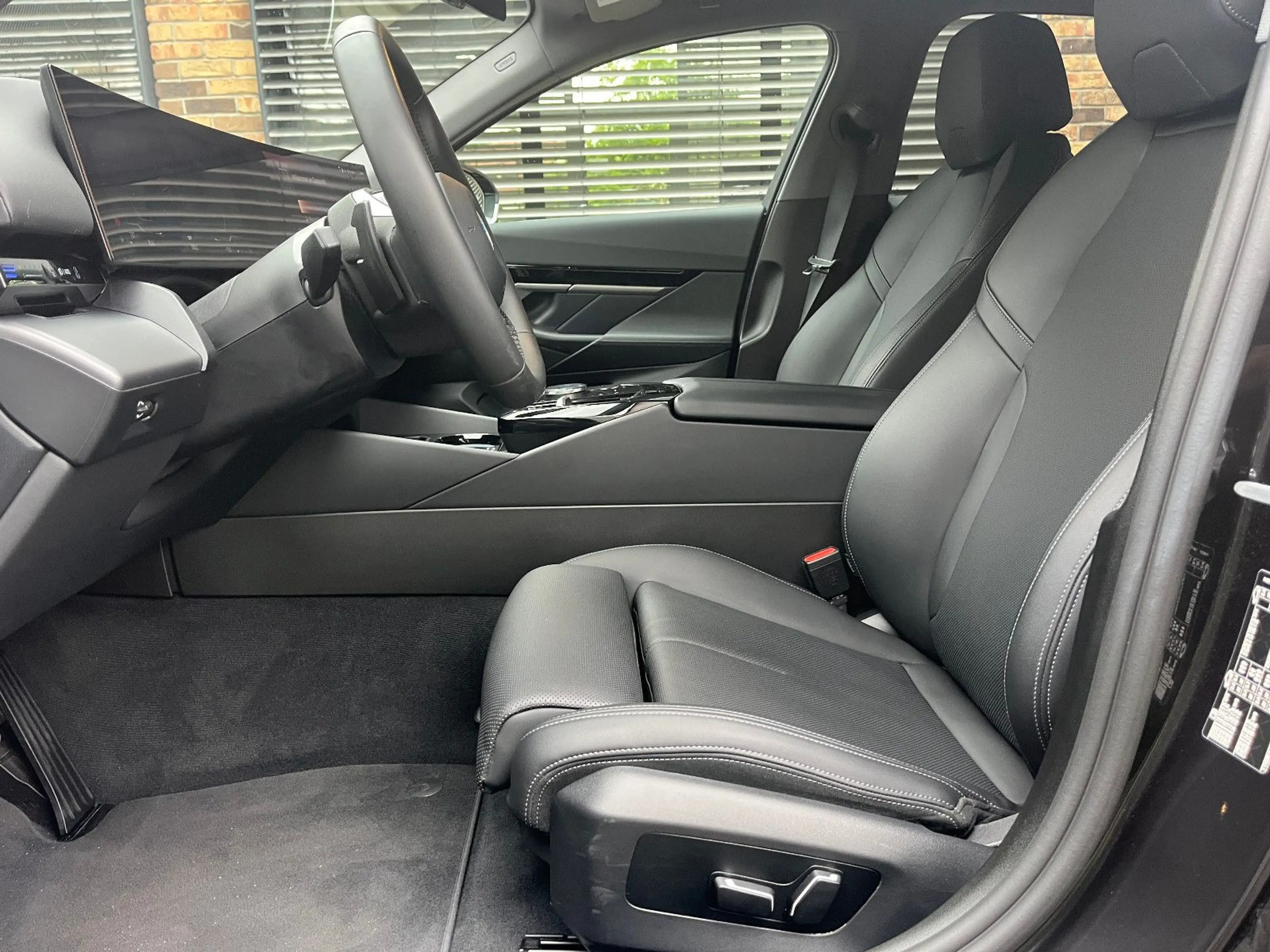 BMW 520 i Limousine adap LED Leder Sportsitz PAS 19" — photo 10
