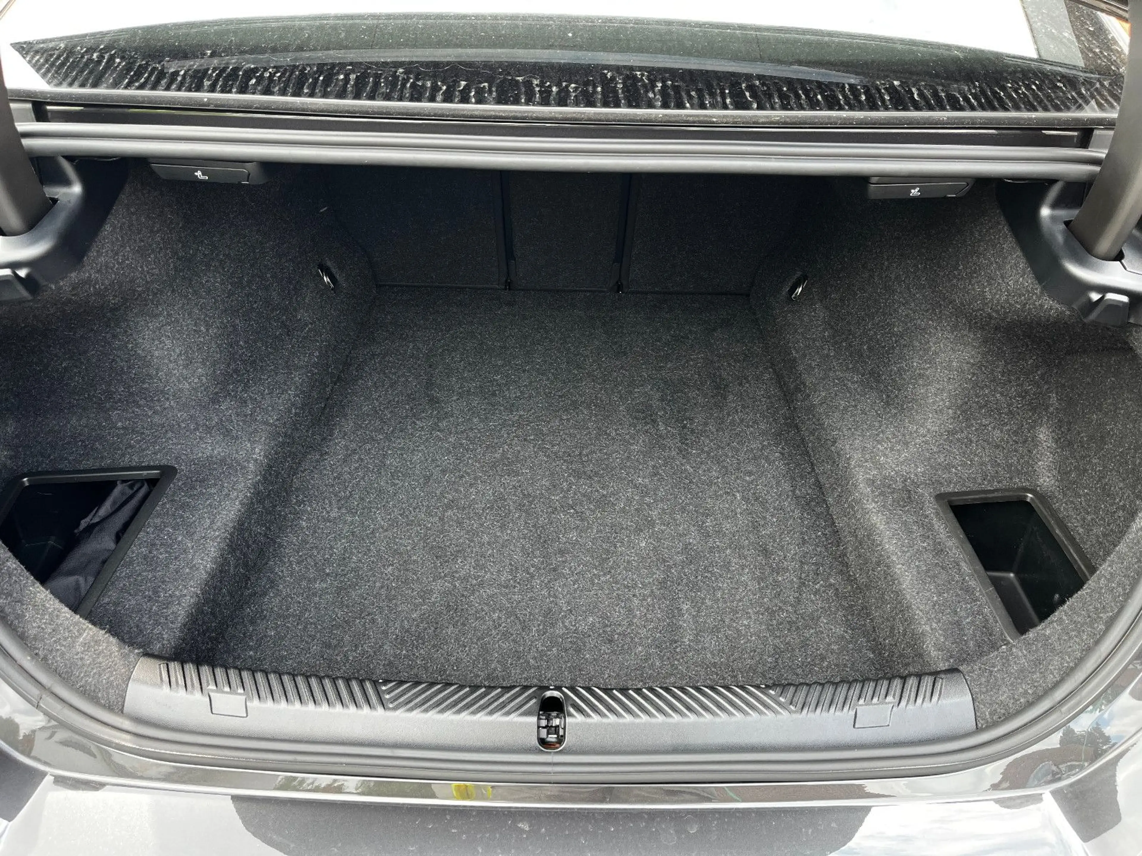 BMW 520 i Limousine adap LED Leder Sportsitz PAS 19" — photo 16