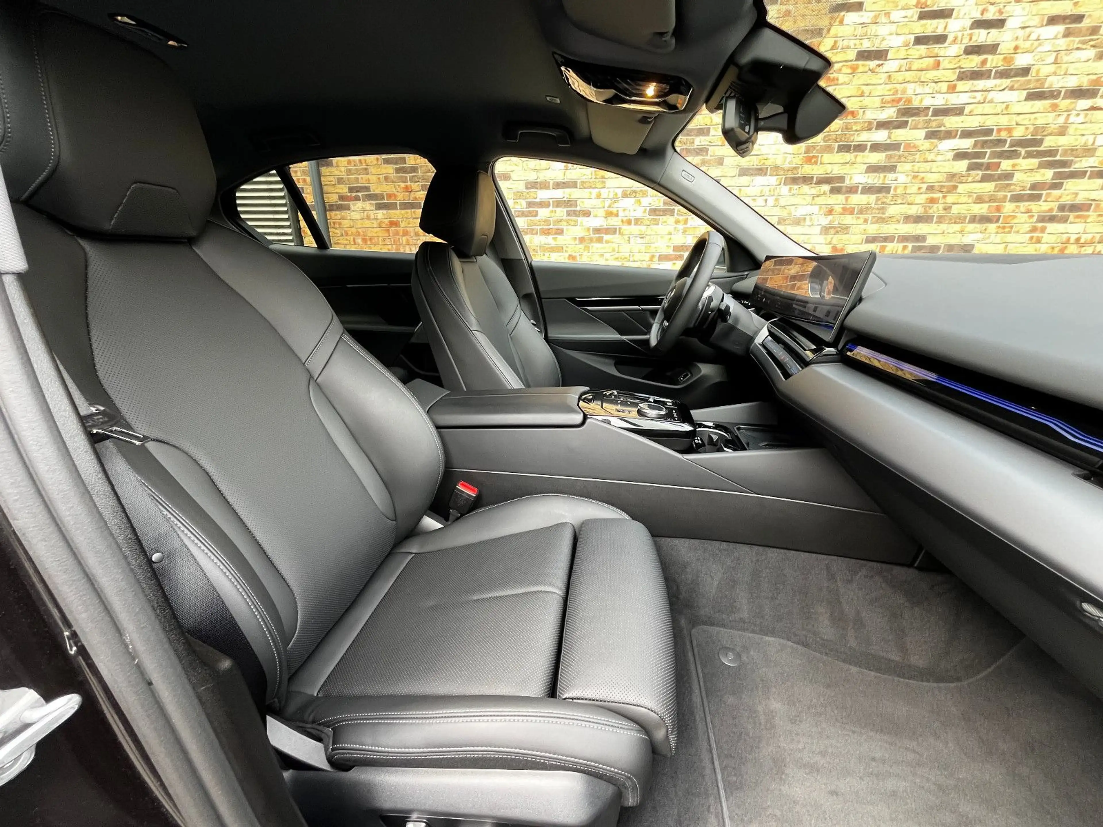 BMW 520 i Limousine adap LED Leder Sportsitz PAS 19" — photo 12