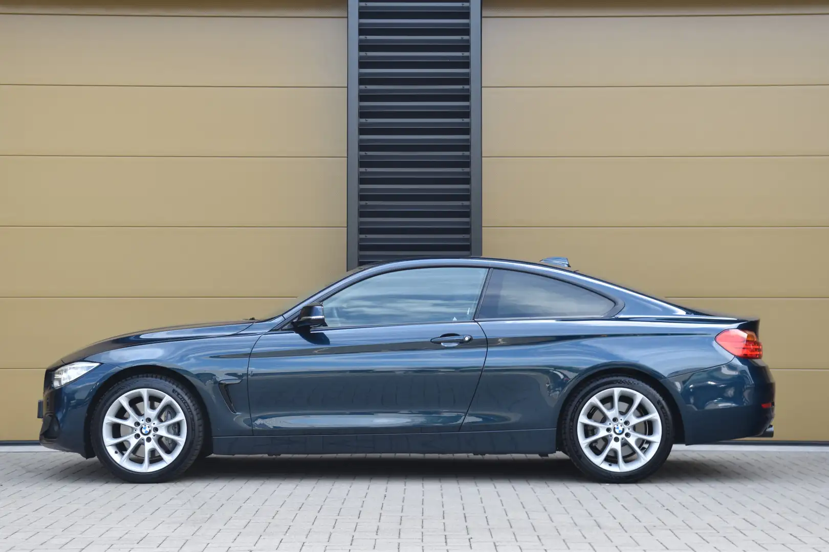 BMW 435 4-serie Coupé 435i xDrive * Sportstoelen * Leder * Синій - 2
