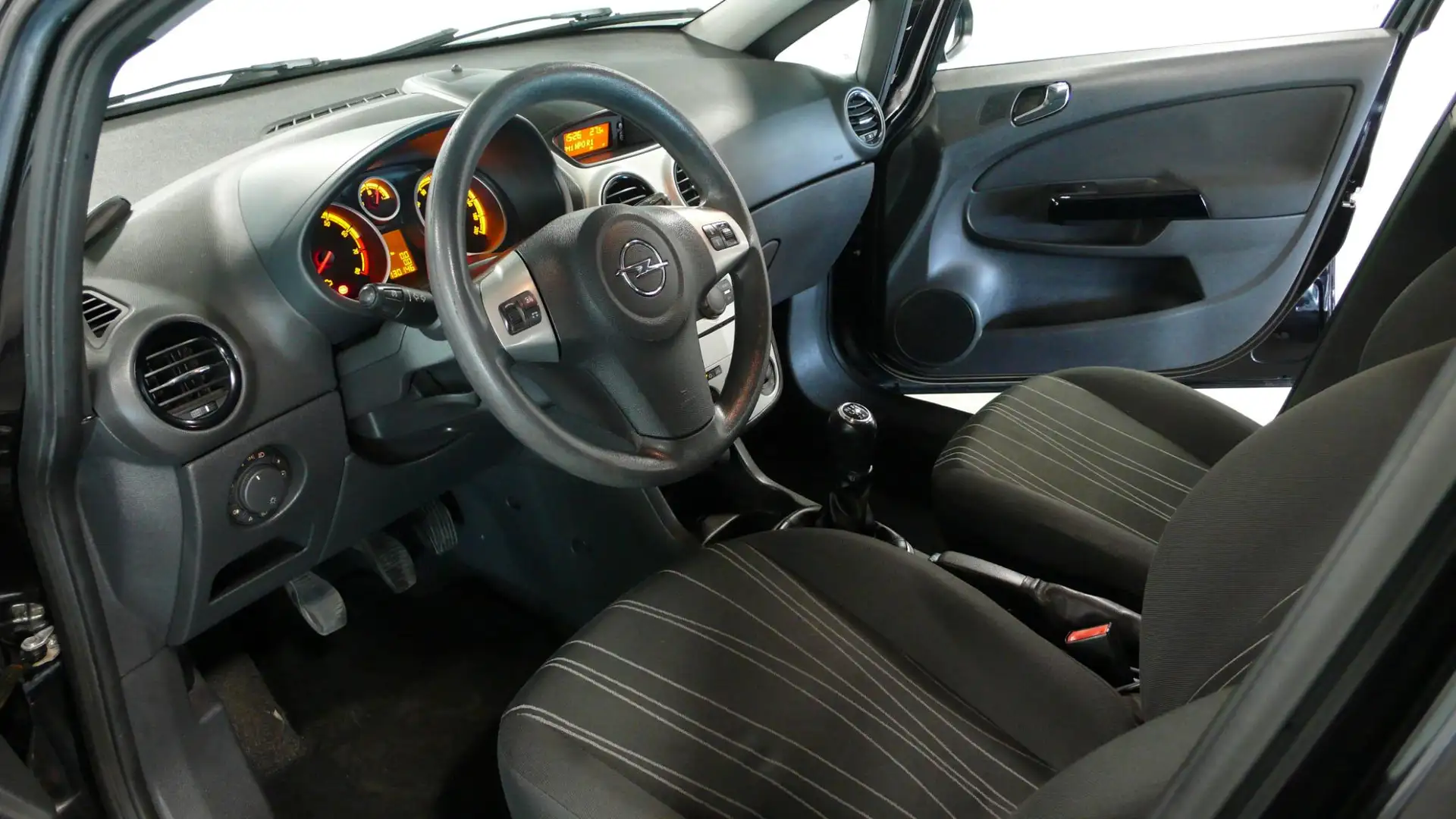 Opel Corsa 1.4-16V Enjoy | Airco | Trekhaak Zwart - 2