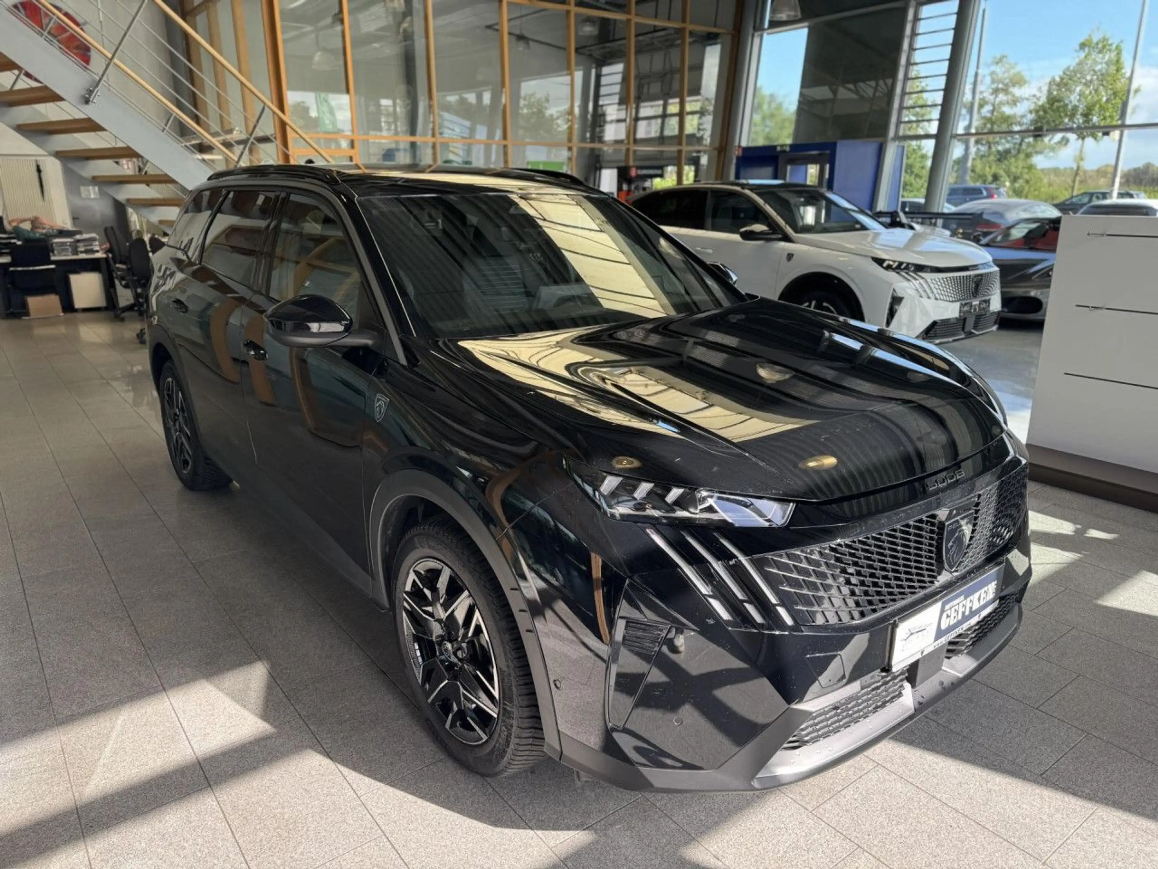 Peugeot 5008 Hybrid 145 GT, 360, ACC! Bluetooth Navi LED — photo 2