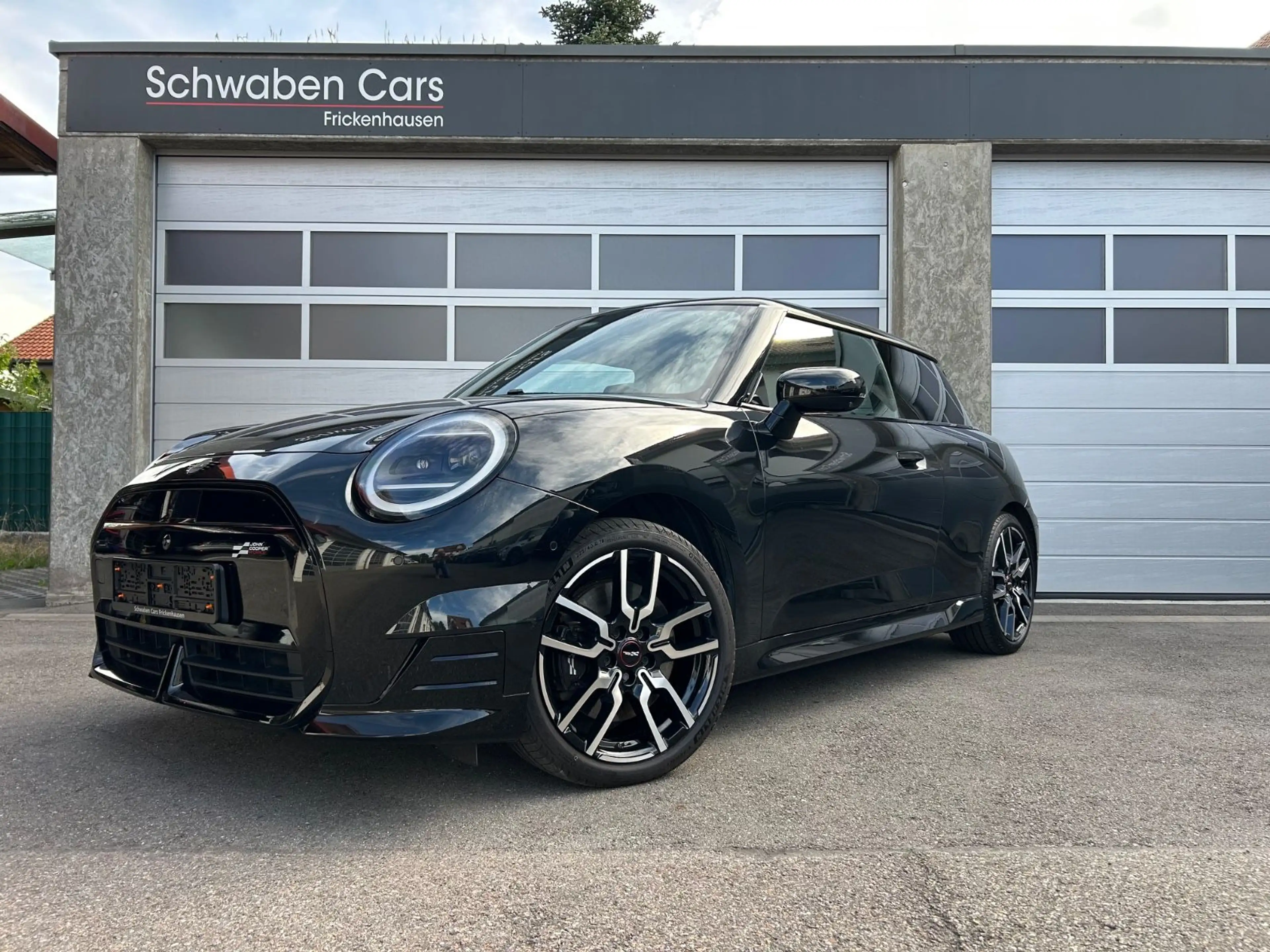 MINI Cooper SE JOHN COOPER WORKS XL HUD H&K ACC Pano — photo 2