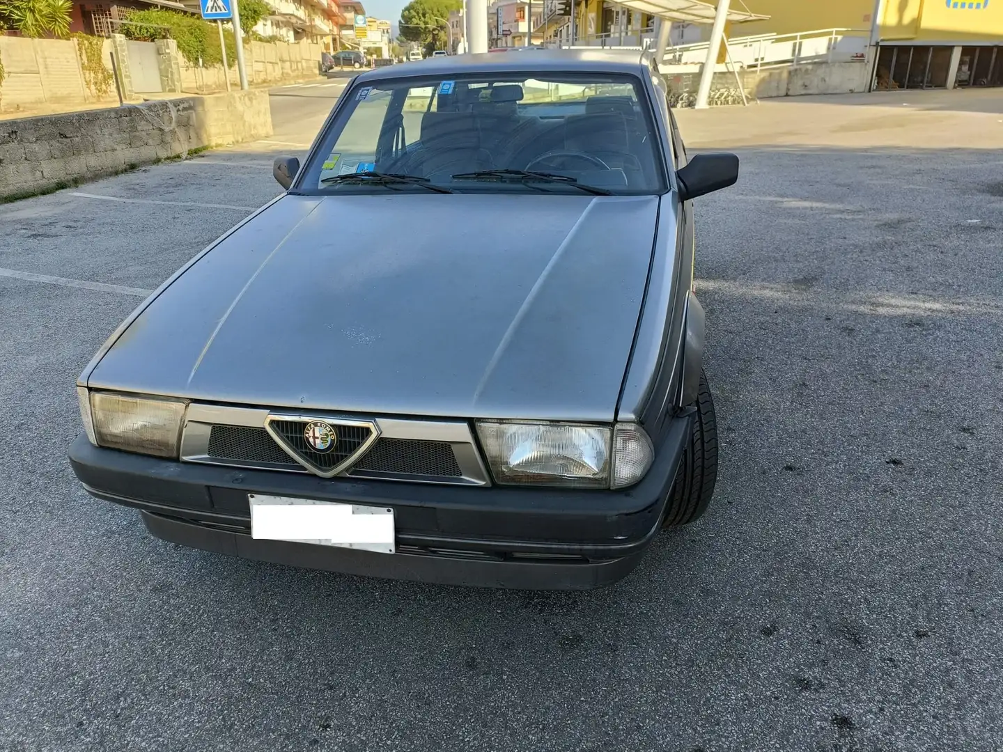 Alfa Romeo 75 2.0i T. SPARK Šedá - 2