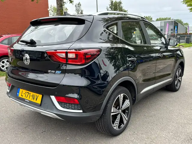 MG ZS view 11