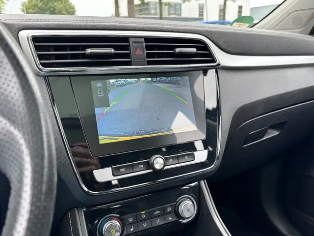 MG ZS view 7