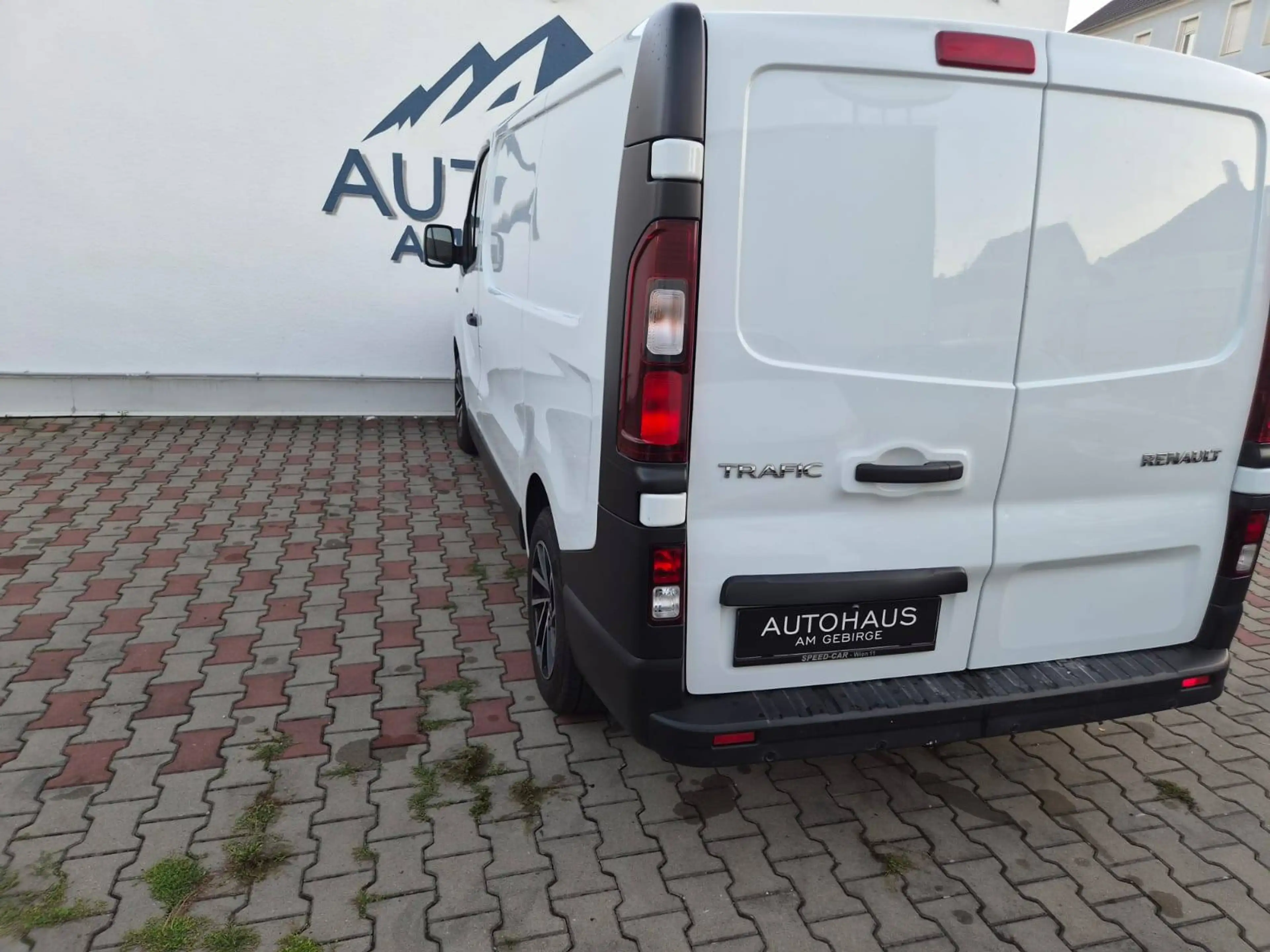 Renault Trafic — photo 7
