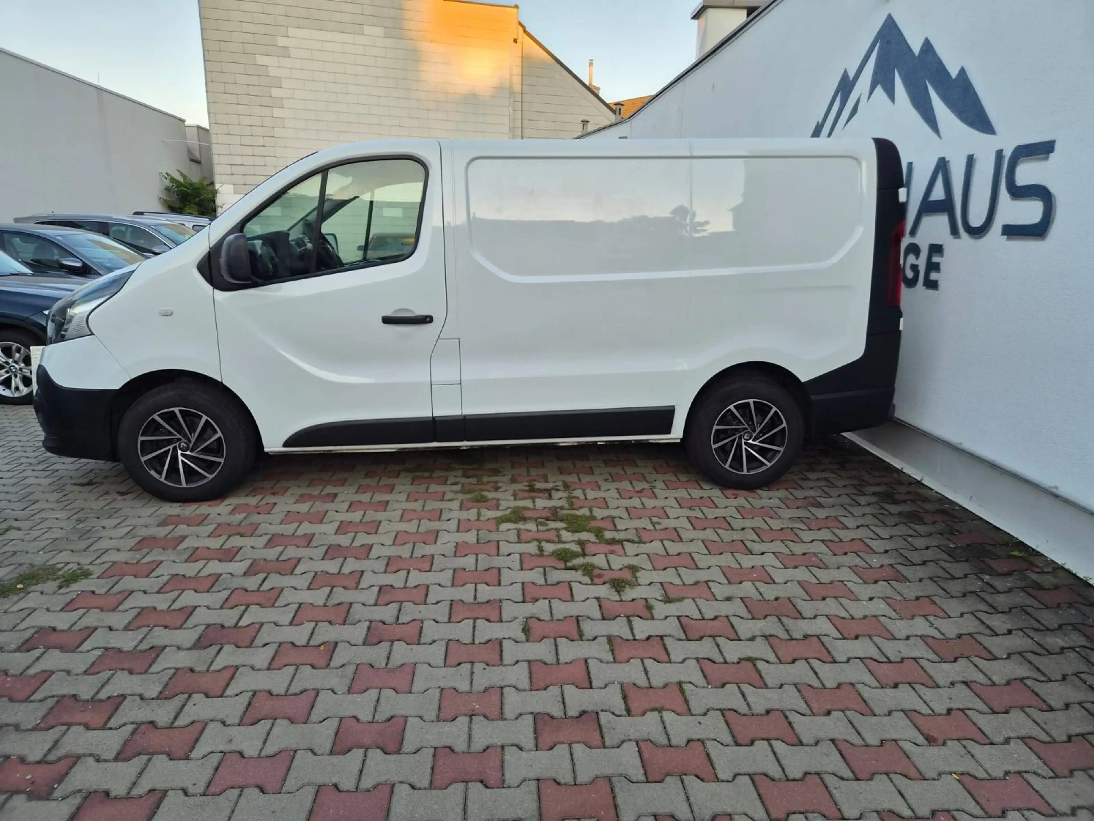 Renault Trafic — photo 8