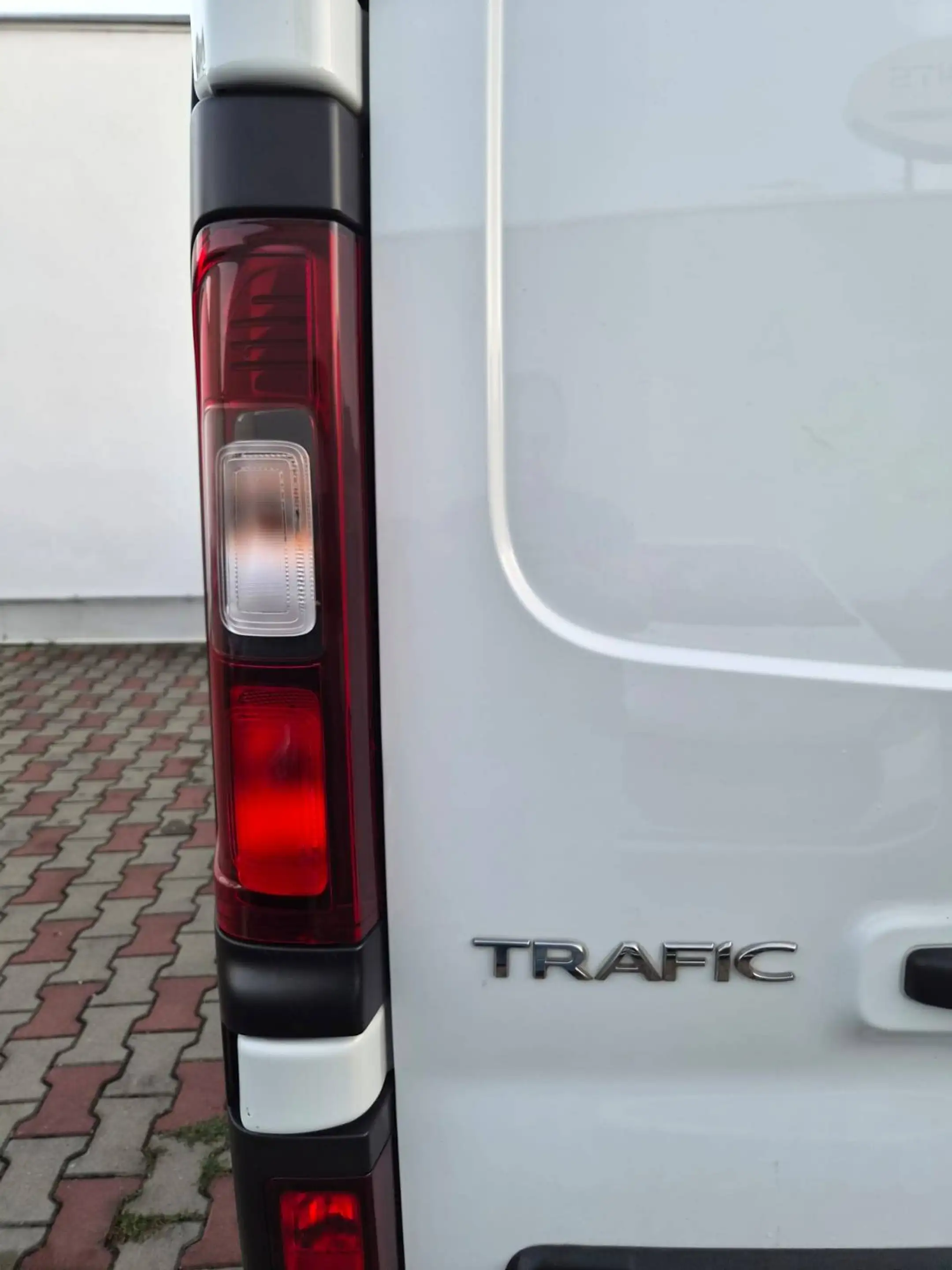 Renault Trafic — photo 11