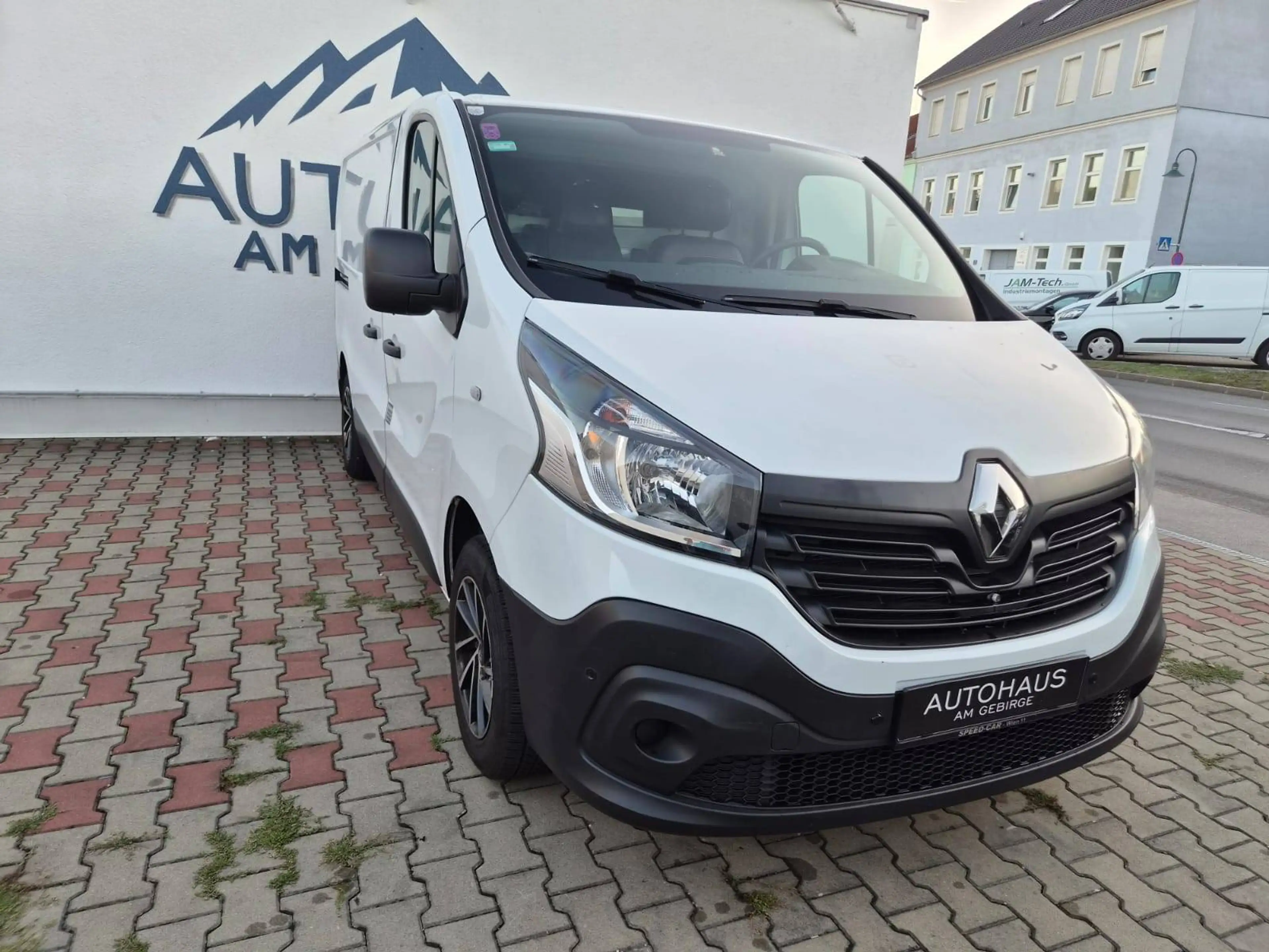 Renault Trafic — photo 2